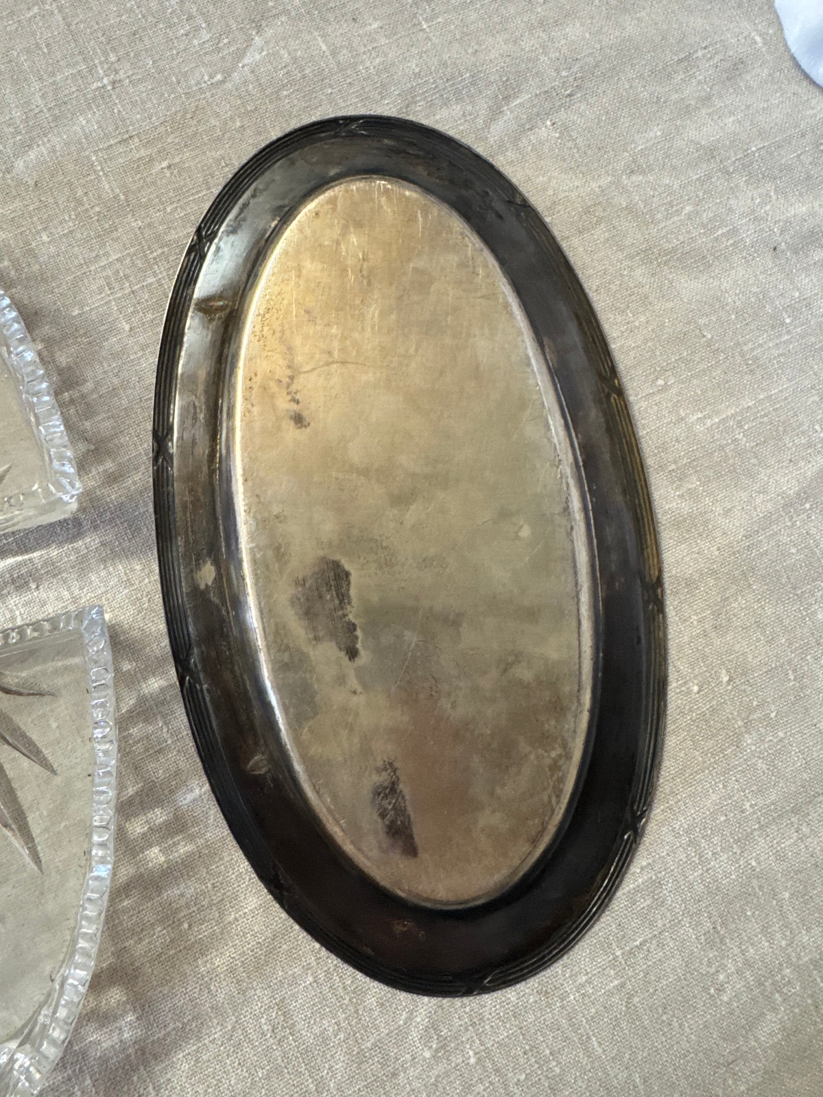 Serveringsfat / pressglasfat, mitten av 1900-talet