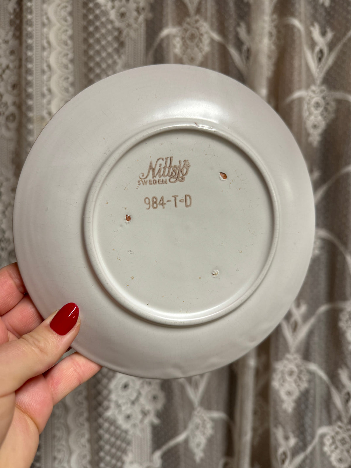 4st otroliga assietter i vitt, Nittsjö keramik Flora