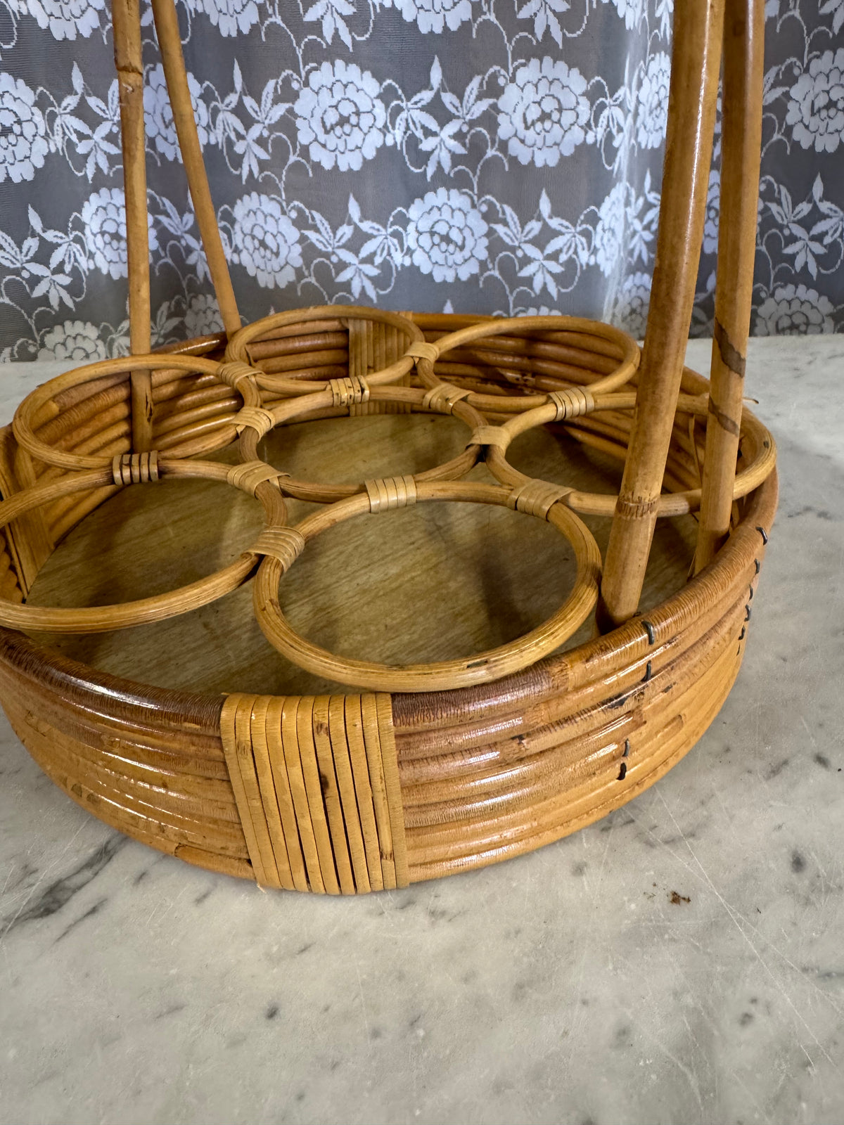 Flaskkorg i rotting/bambu, troligen 1950–1970-tal