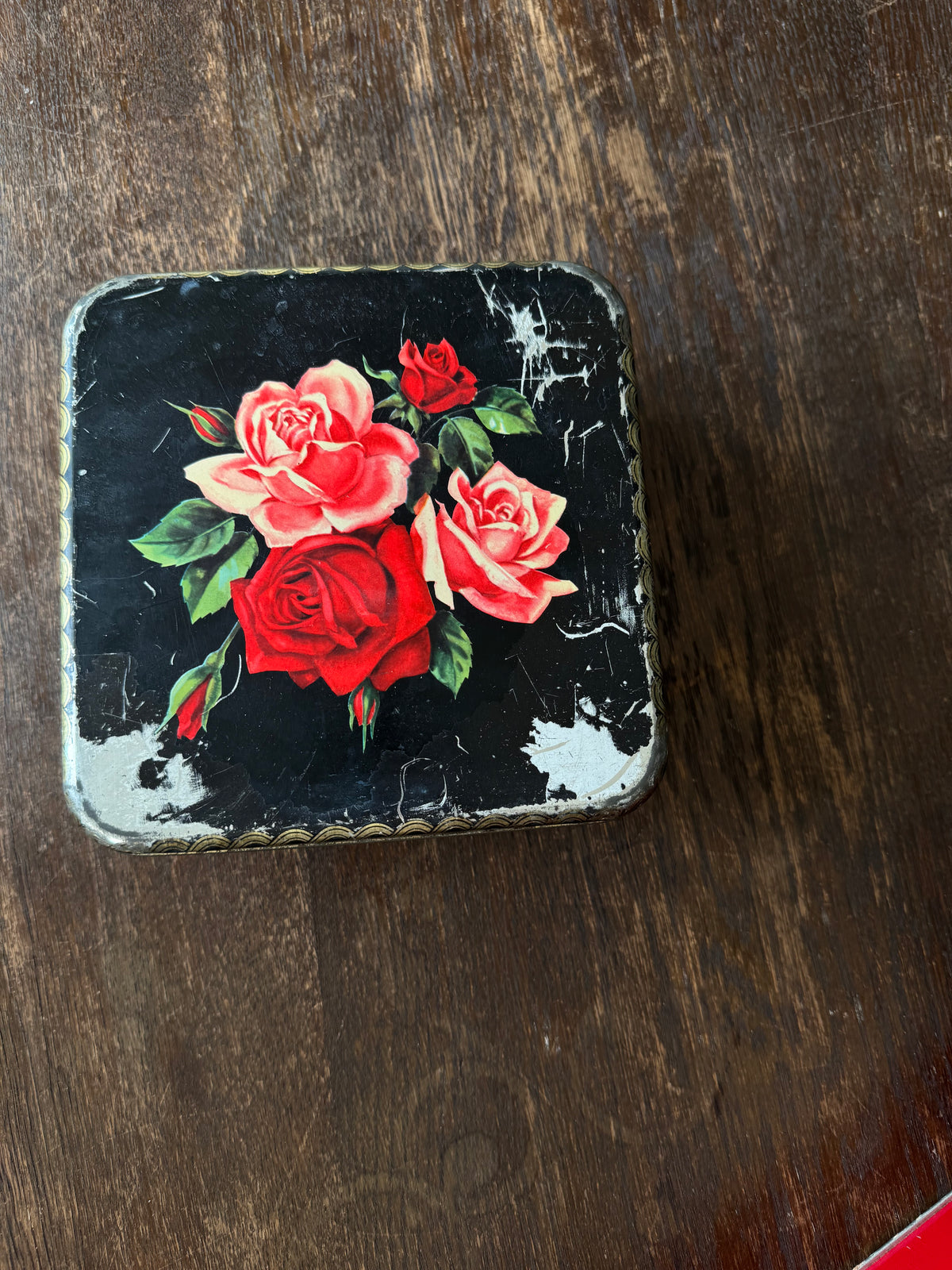 Plåtburk Kärnkaffe svart med rosor