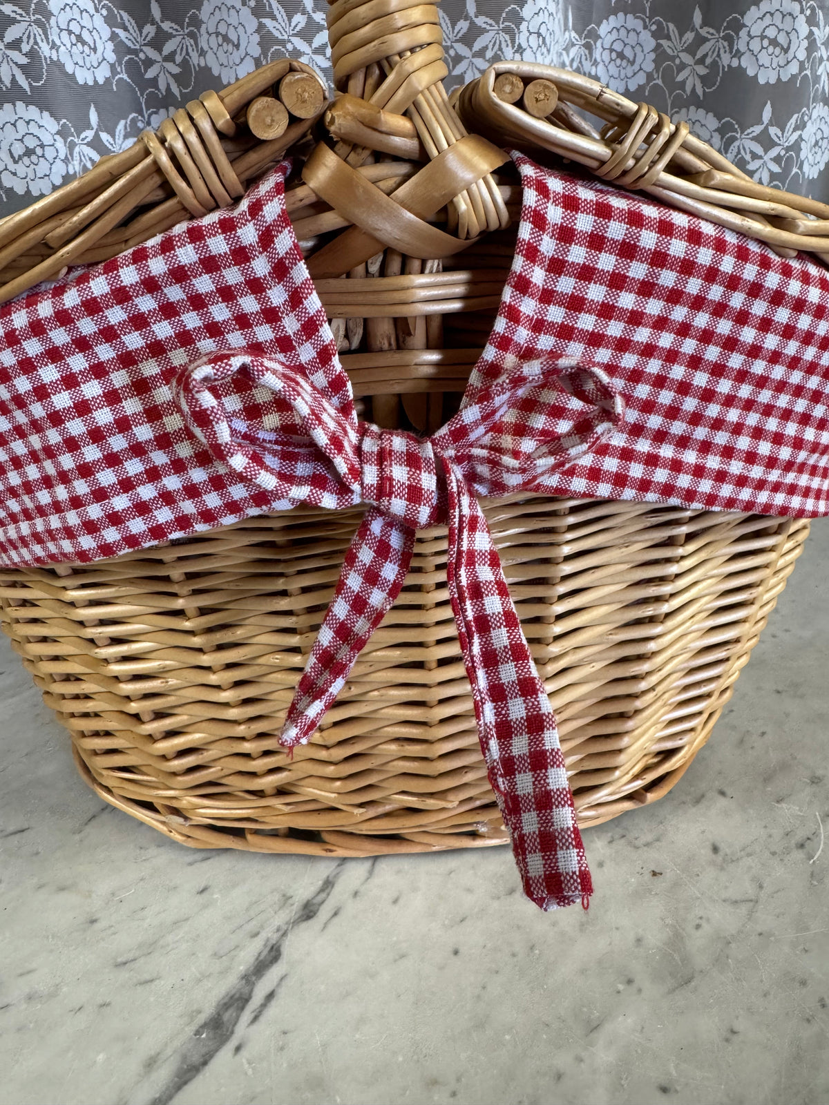 Picknickkorg i rotting med lock och tygfoder