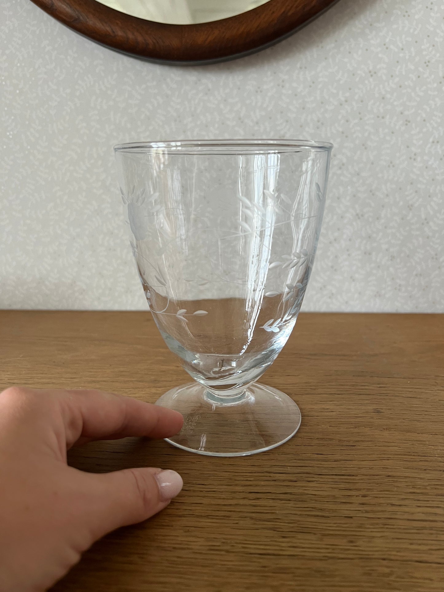 Vas på fot med blomstermönster