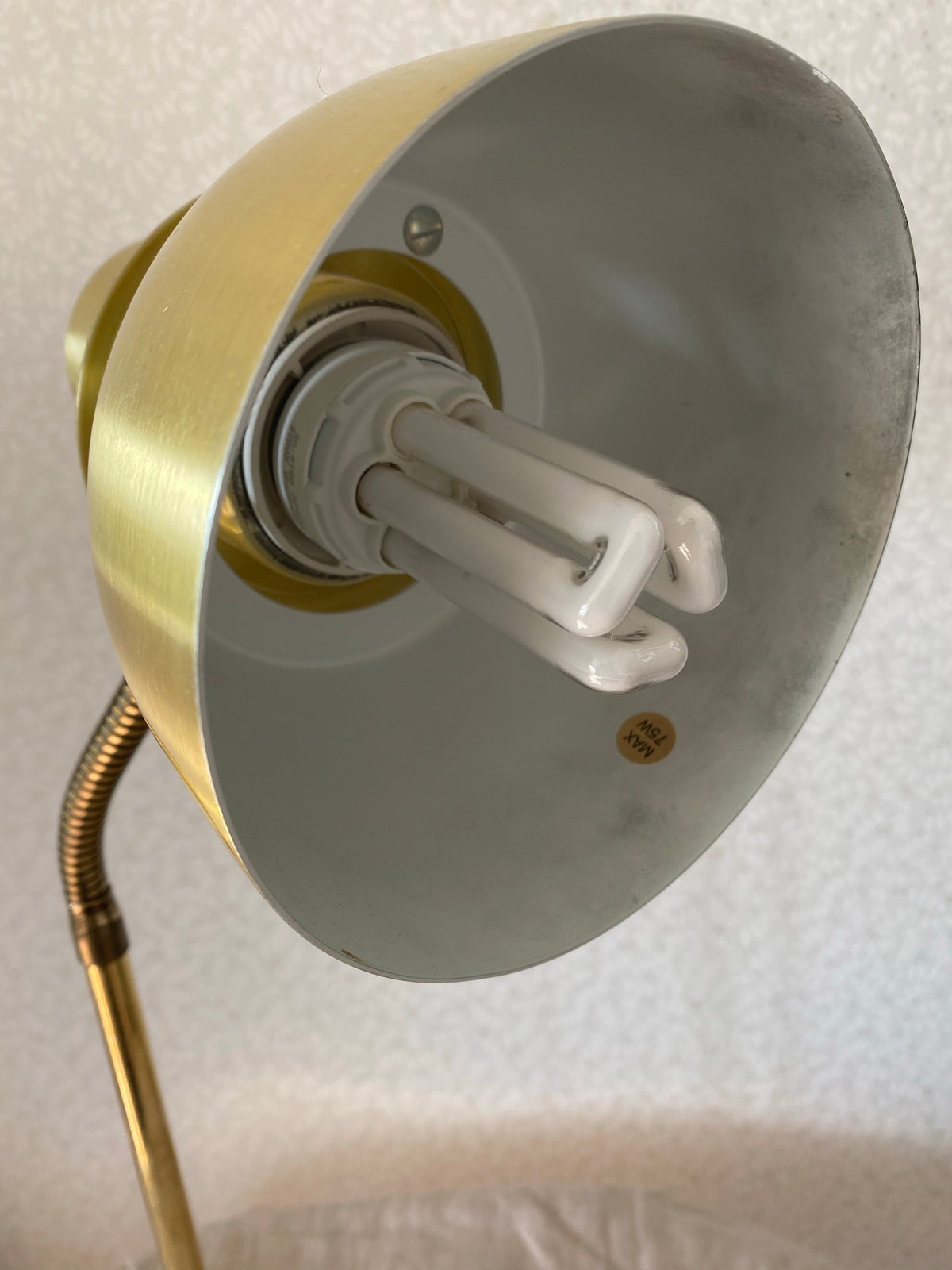 Bordslampa i mässing - fraktas nu!