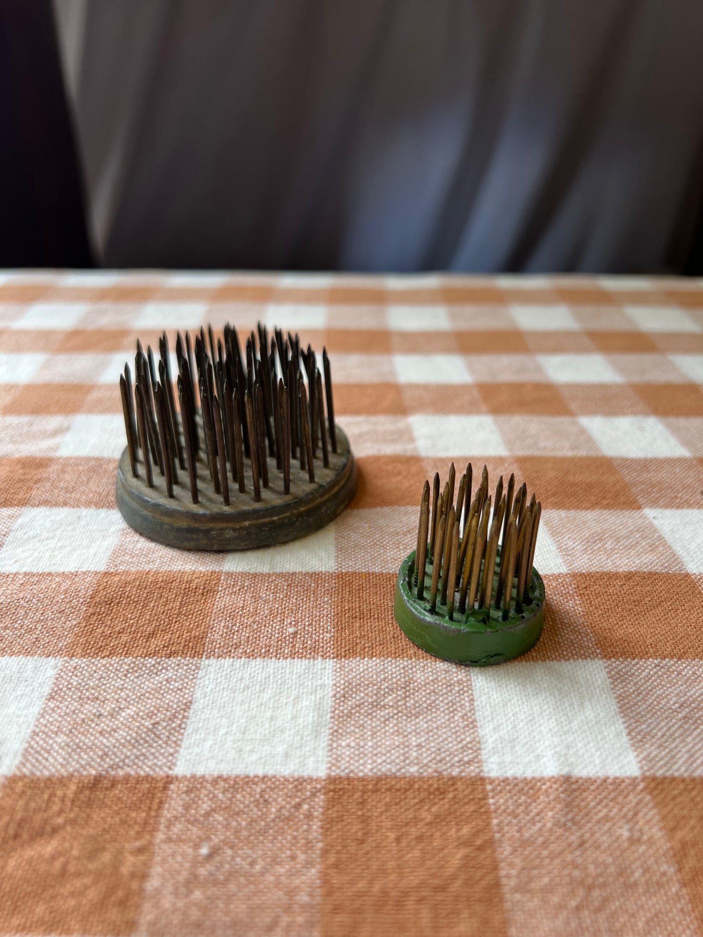 Mindre blomsterfakir i grönt och guld