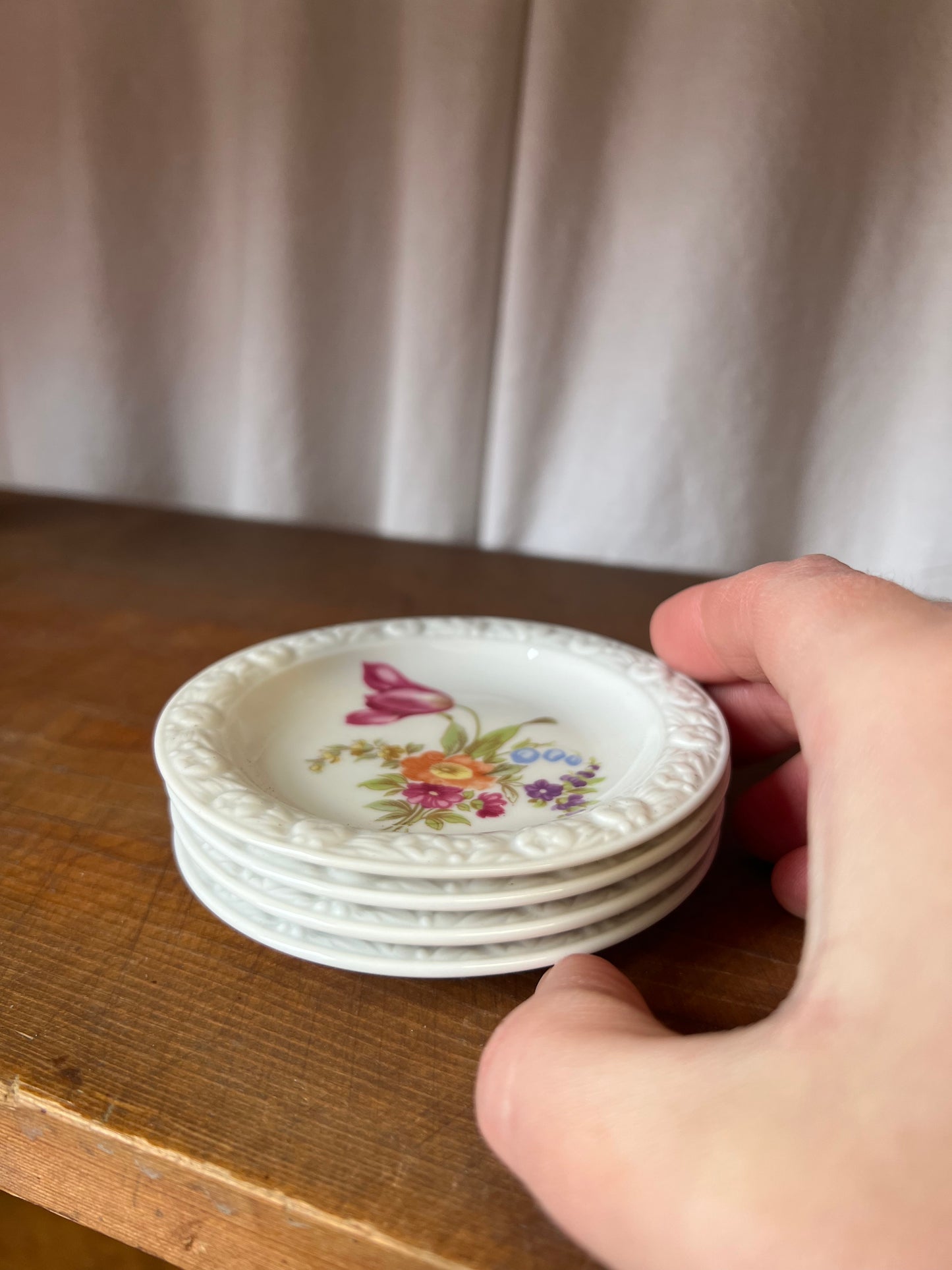 Små fat till tepåsen med blomster, 4st