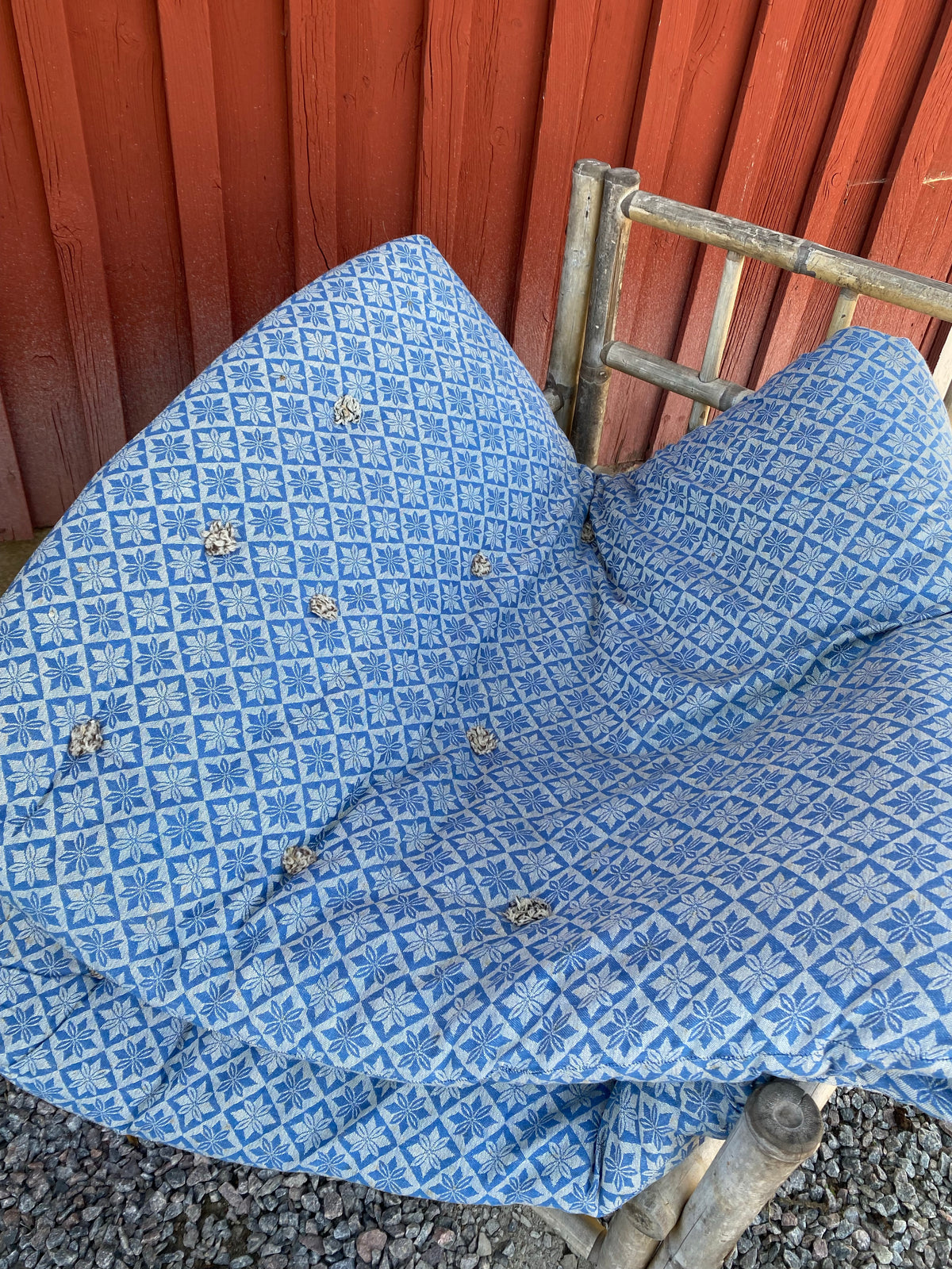 Originalmadrass i klassiska bolstermönstret i blåvitt