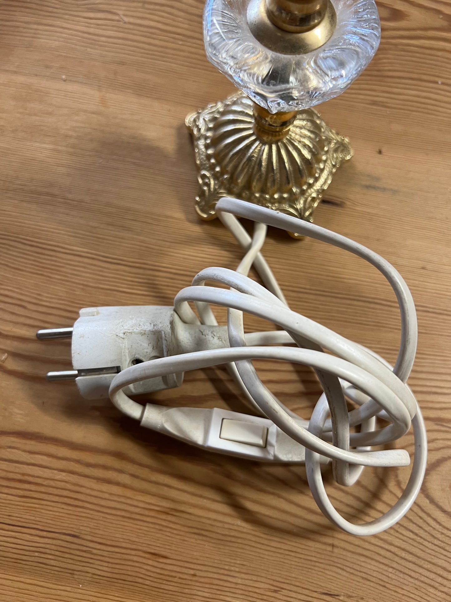 Lampfot i mässing och glas