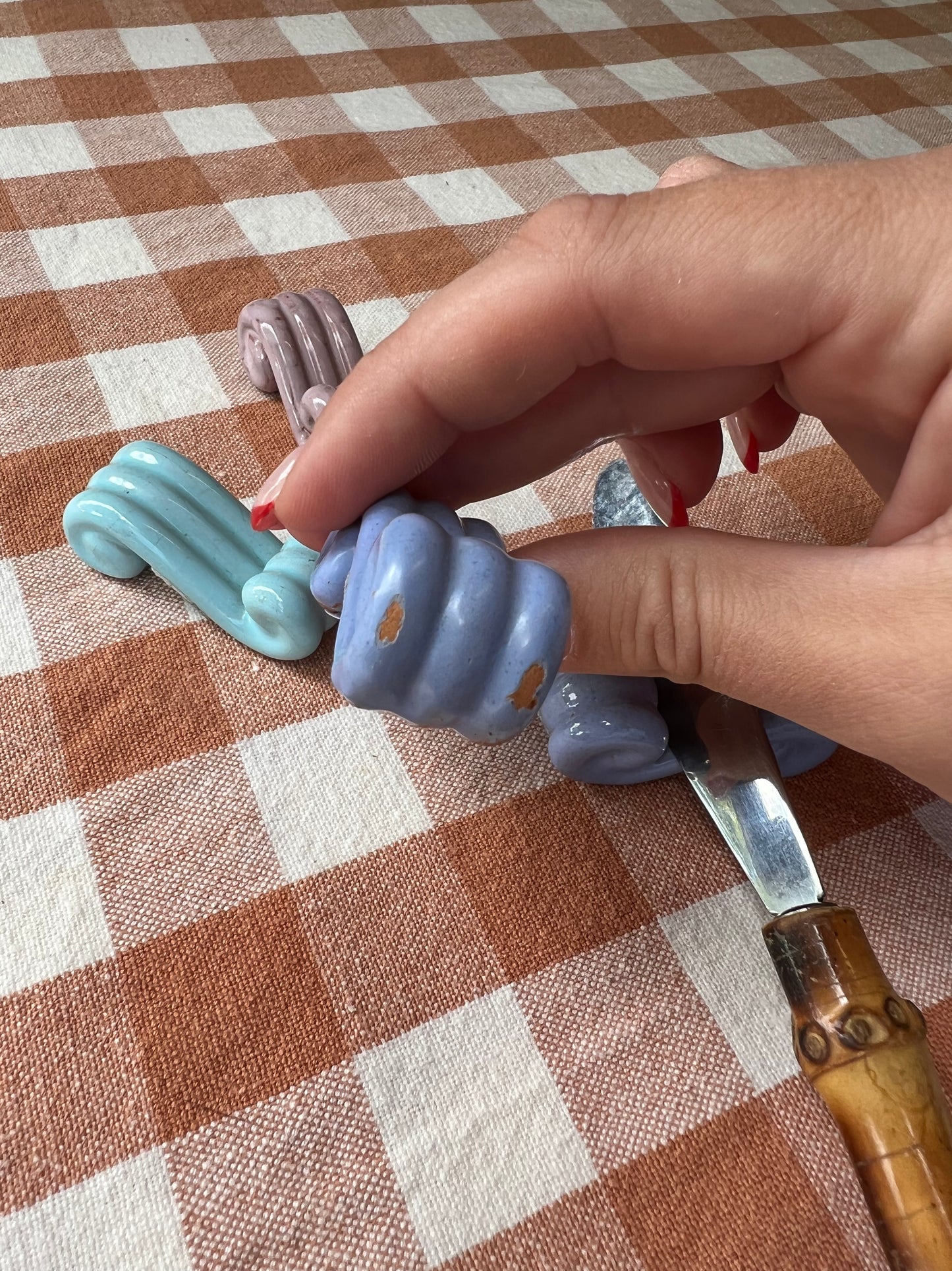 4 st knivlägg i porslin och pastell