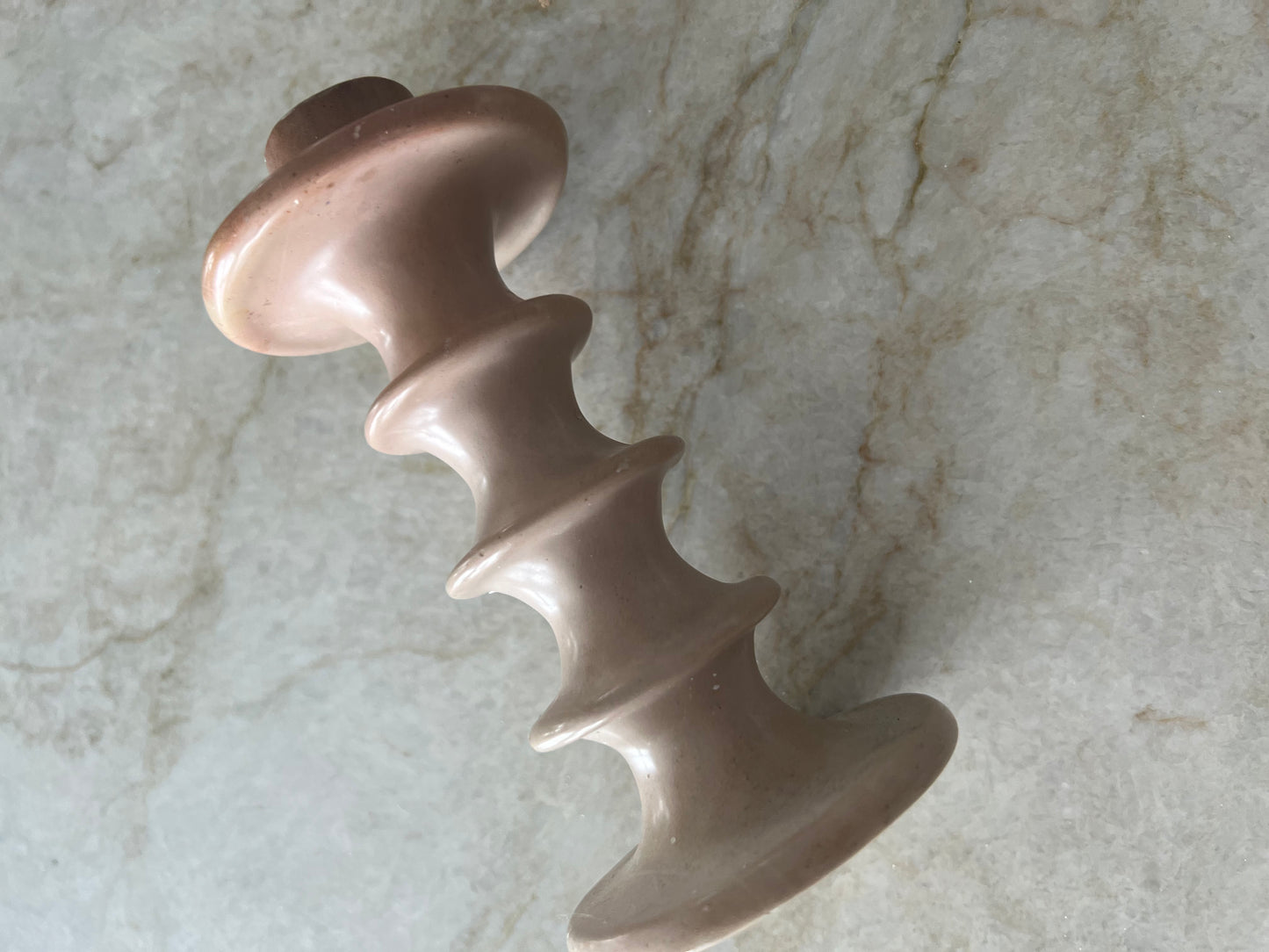 Snurrad ljusstake i rosa