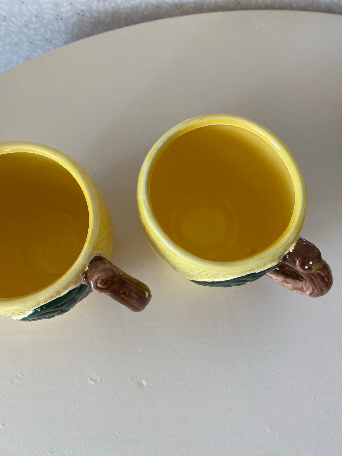 Två kaffekoppar - citron