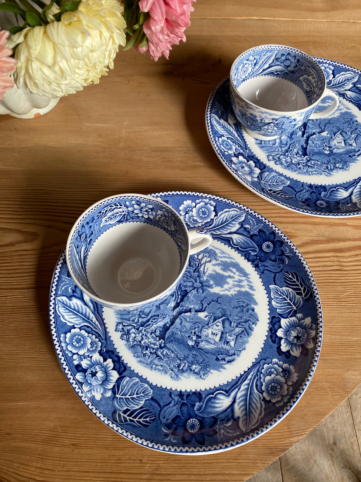 Frukostset med kaffekopp och smörgåsfat ~ Wood & Sons