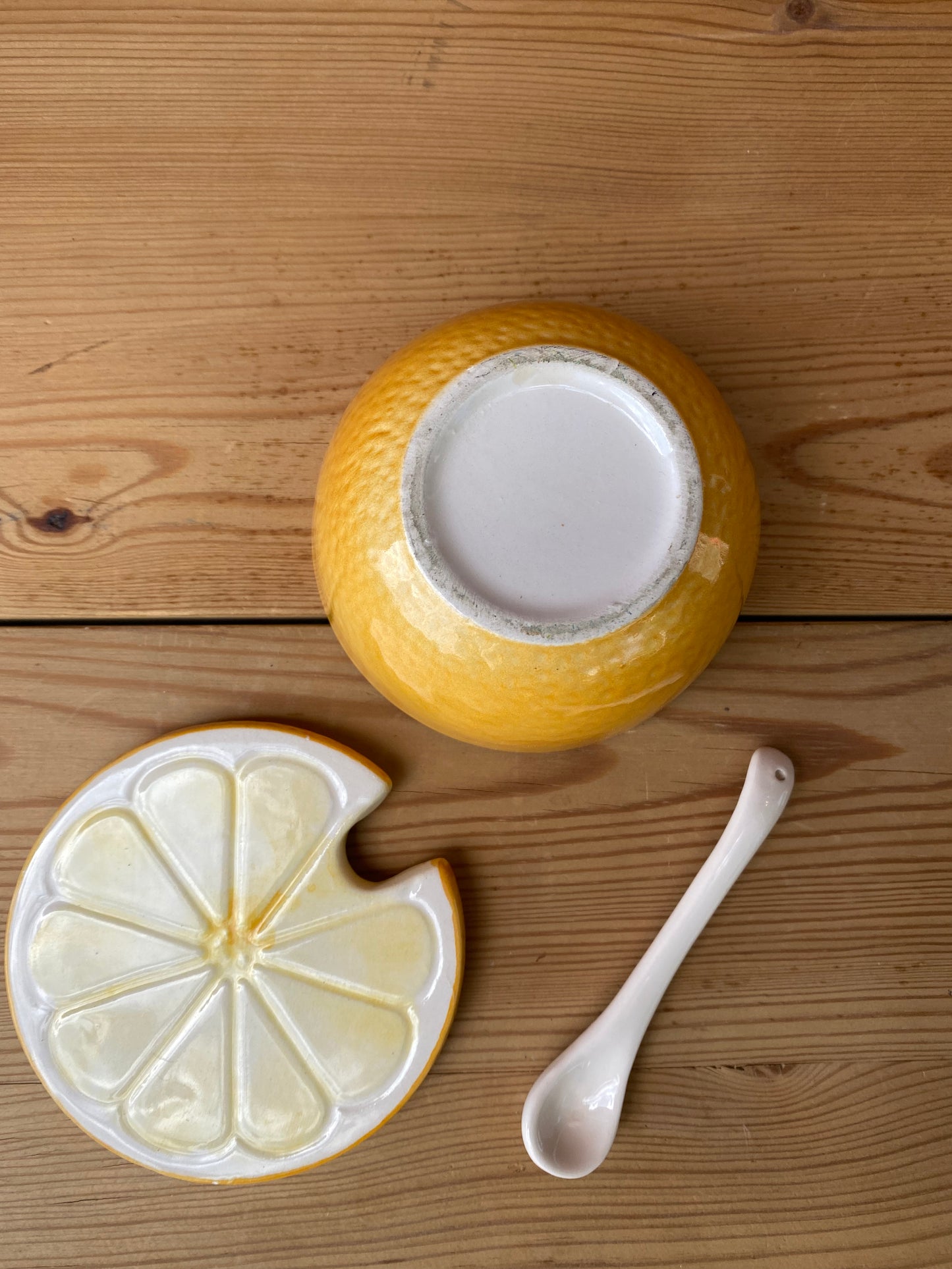Citronskål med lock och porslinssked