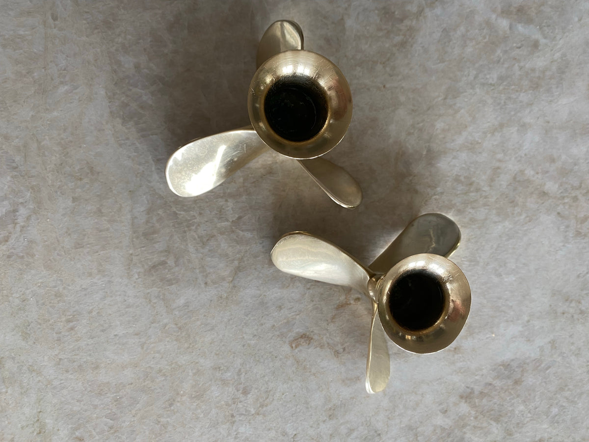 Paret mässingsljusstakar - propeller