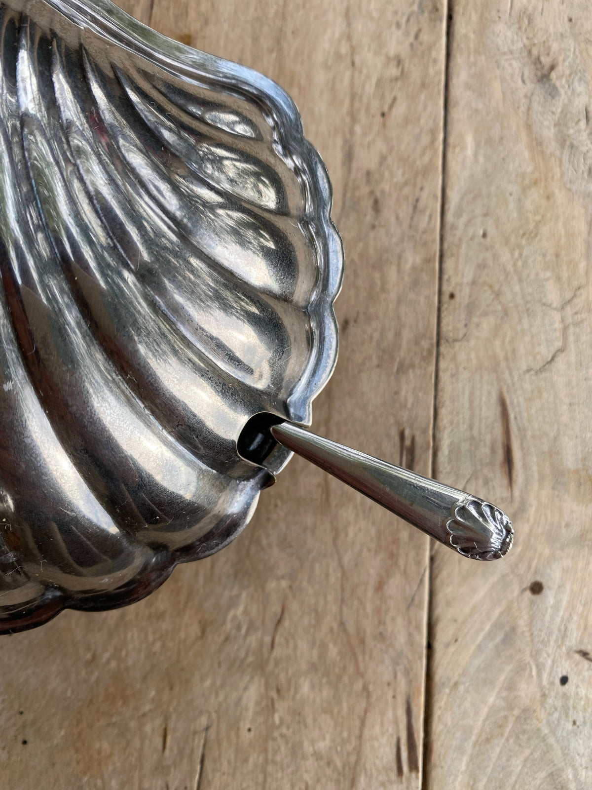 Snäckfat i silver med lock samt kniv