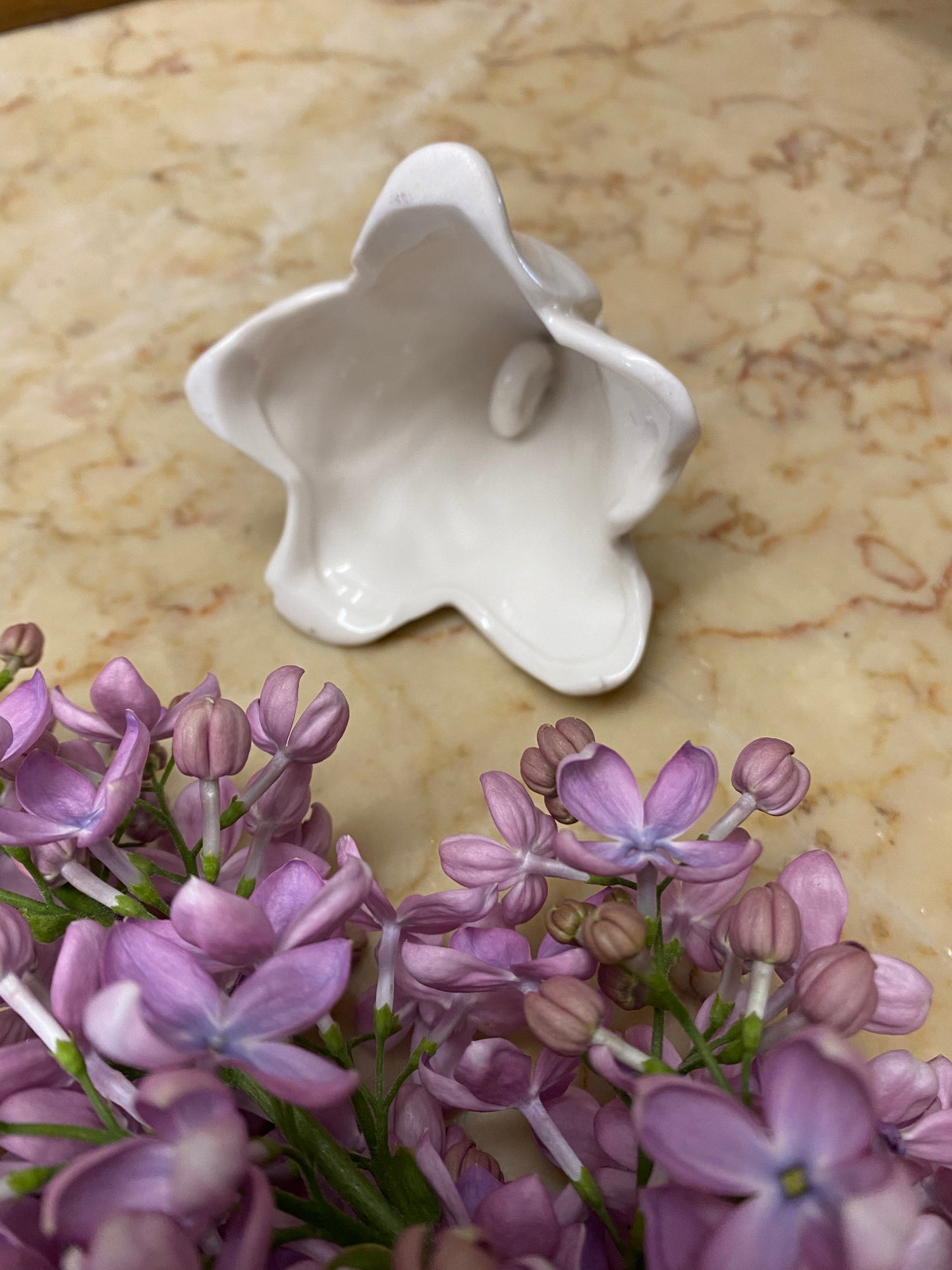 Stor blomsterklocka i vitt