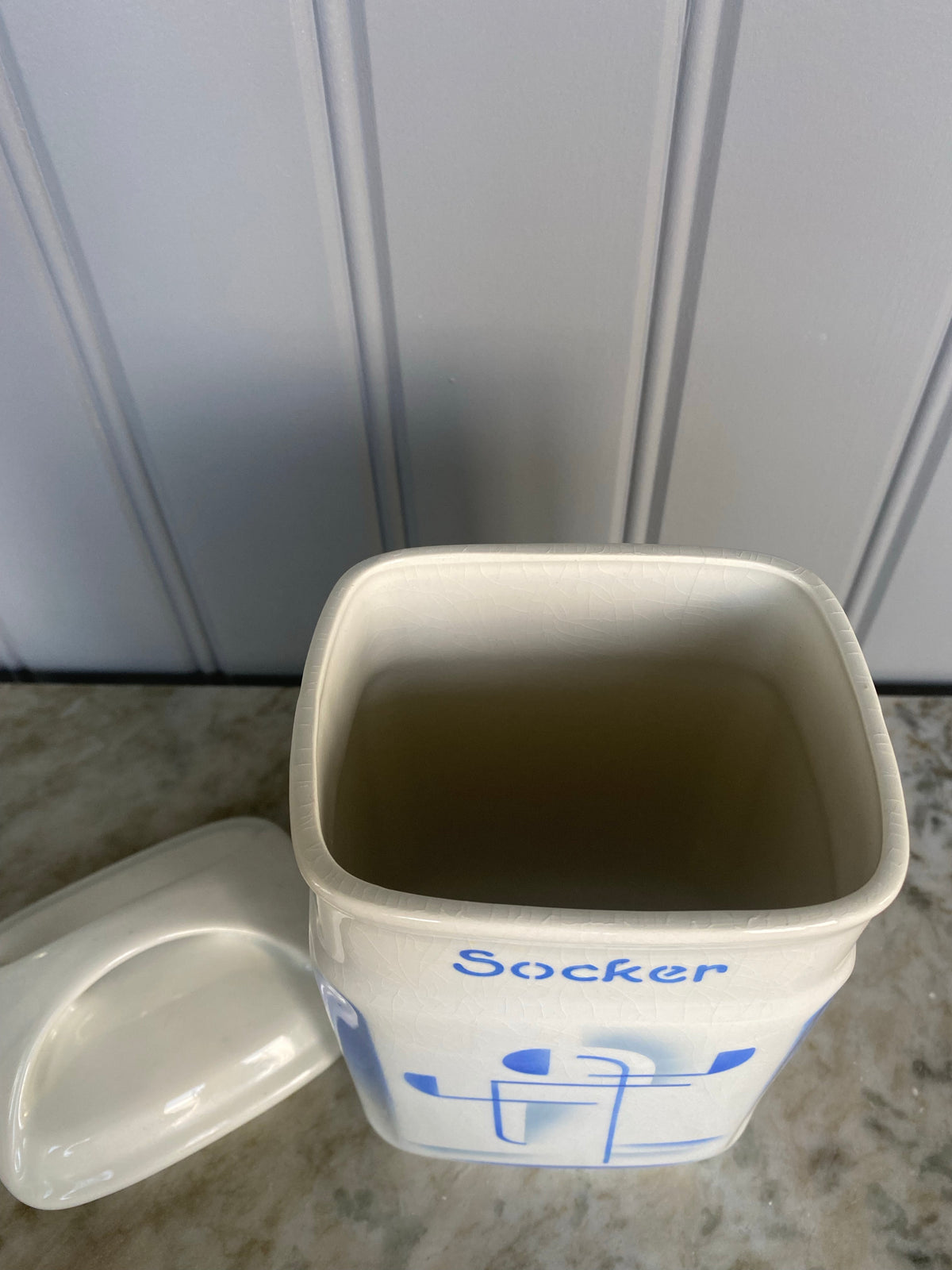 Blåvit porslinsburk ~ SOCKER