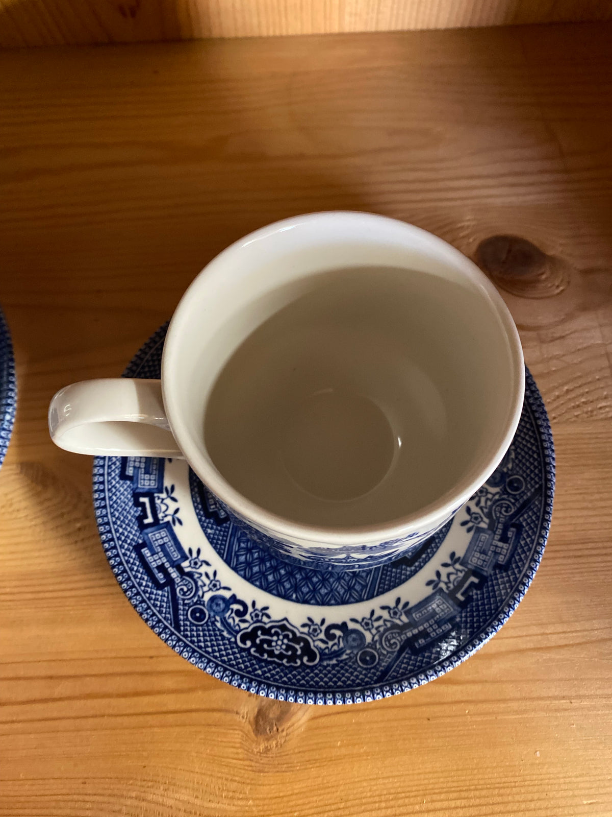 Fyra kaffekoppar med fat - Churchill England