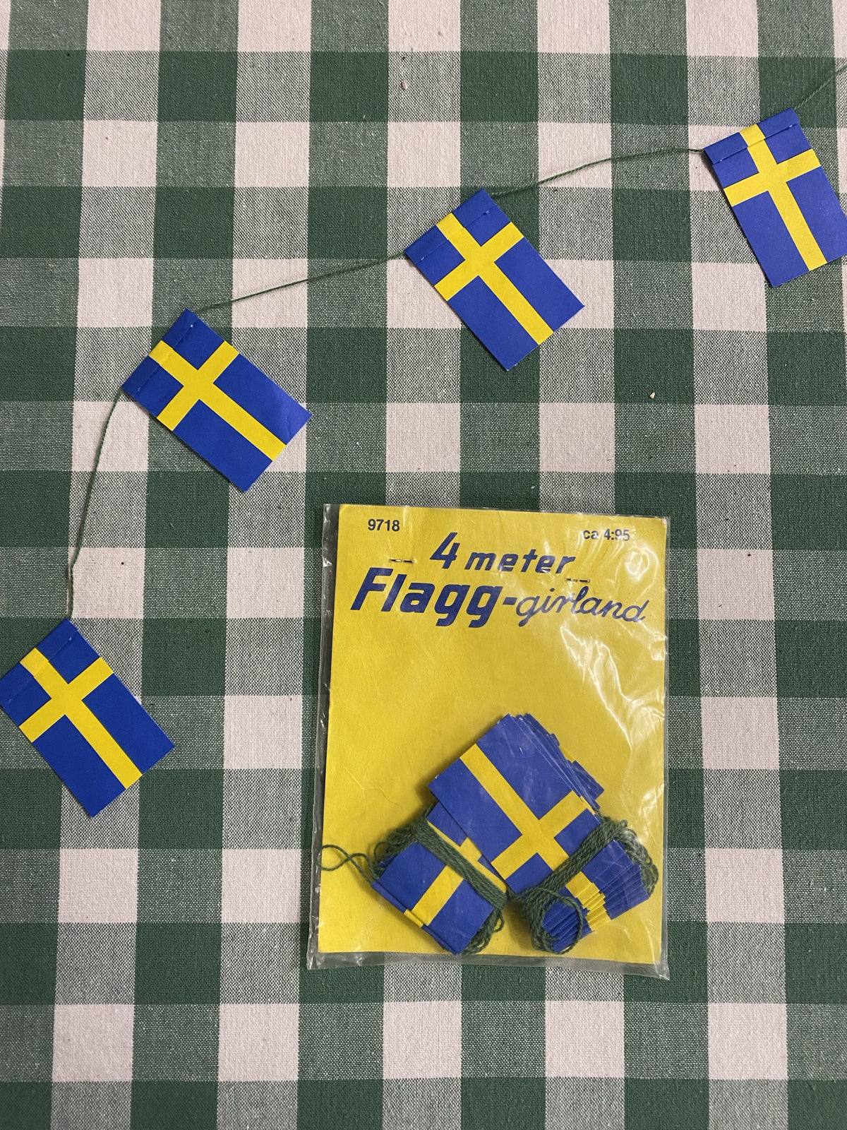 Äldre flaggspel till julgranen
