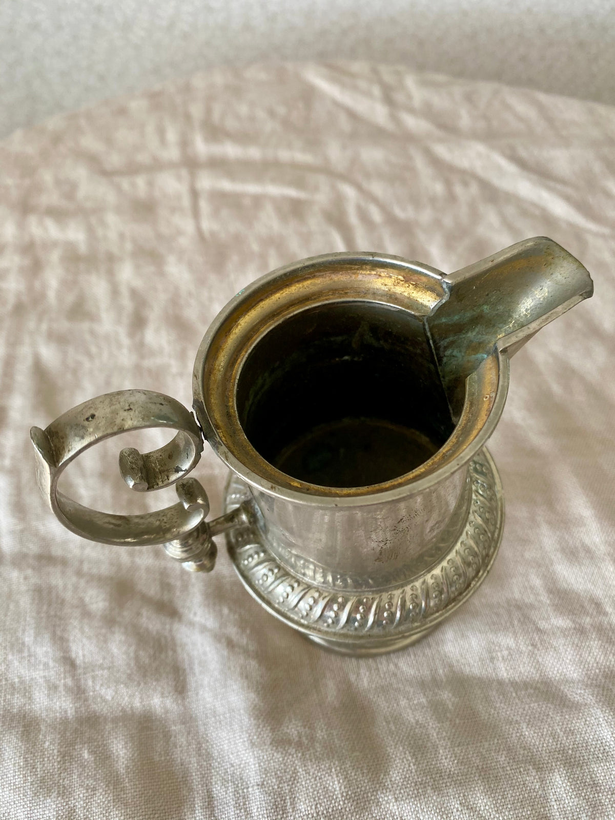 Vas eller mjölkkanna i silver