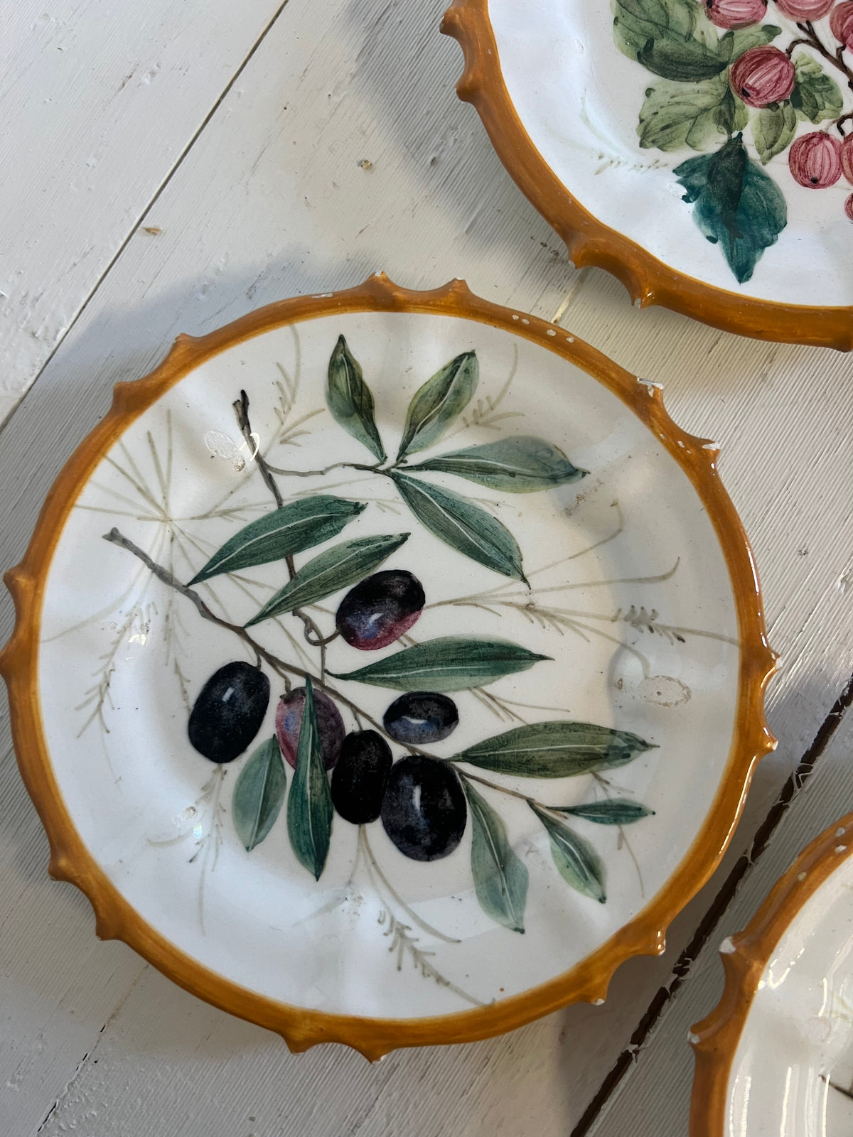 Fyra små fat med frukt