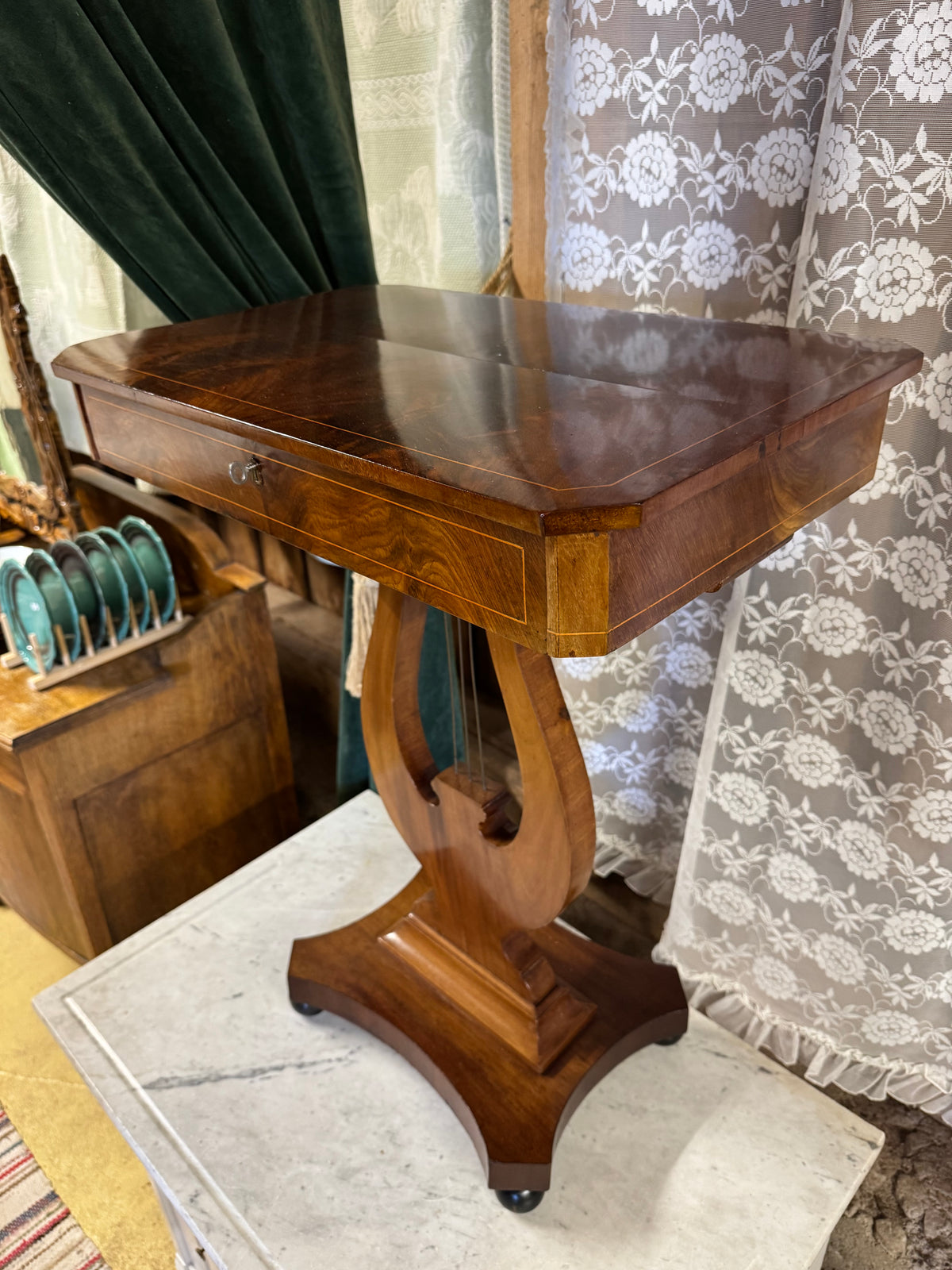 Sidobord empirestil, 1900-tal
