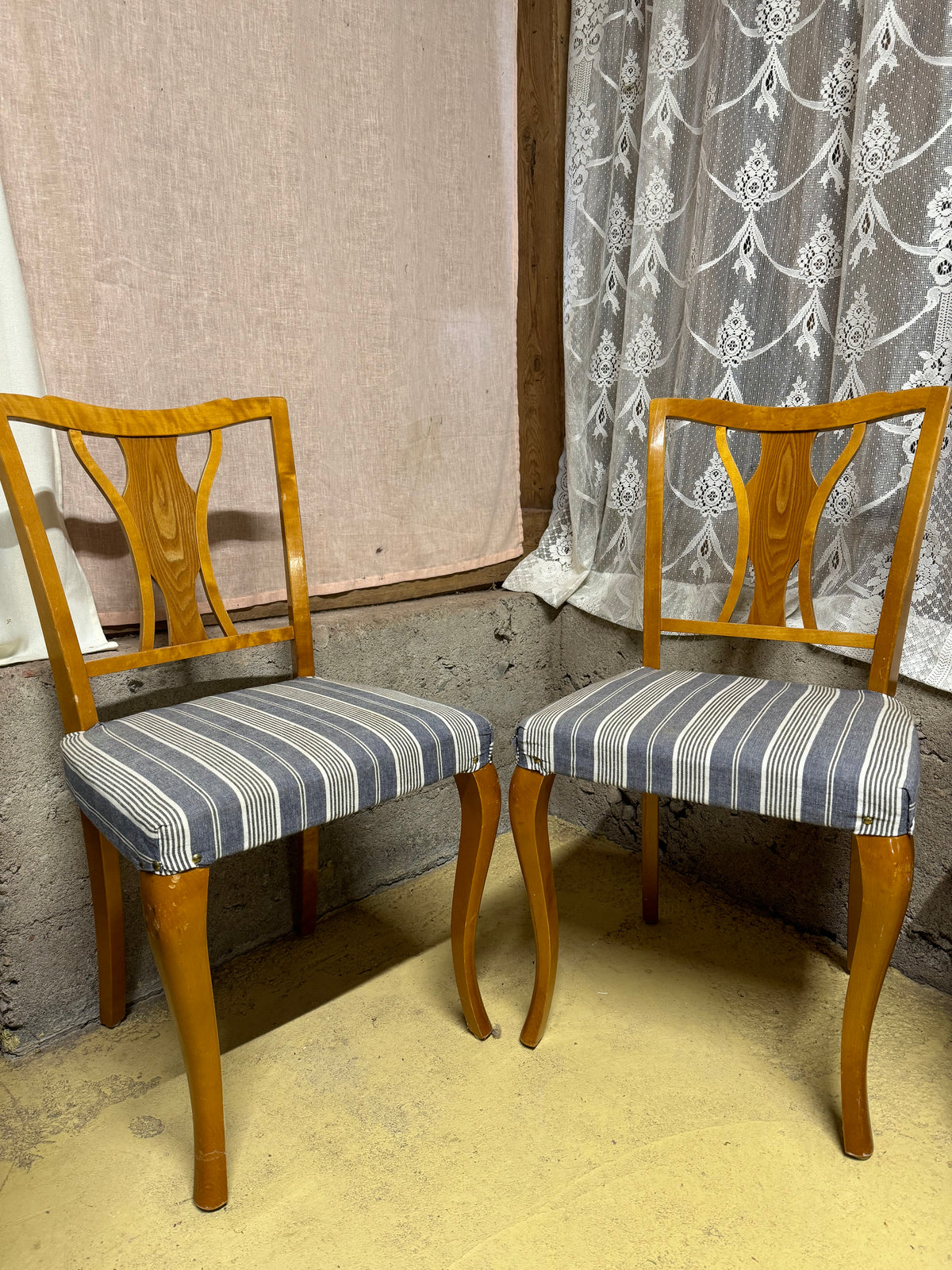 Paret stolar randig sits