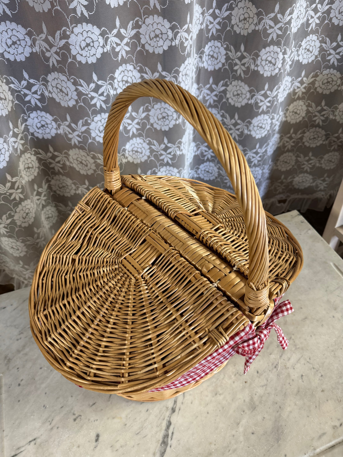Picknickkorg i rotting med lock och tygfoder