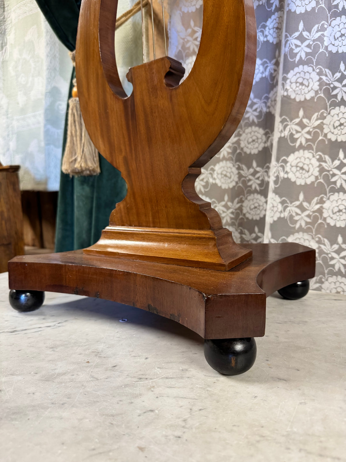 Sidobord empirestil, 1900-tal