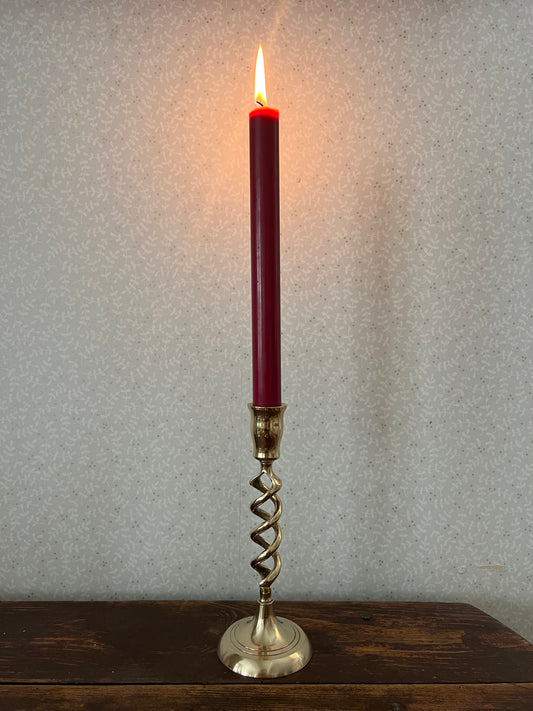 Mässingsljusstake snurrad, putsad