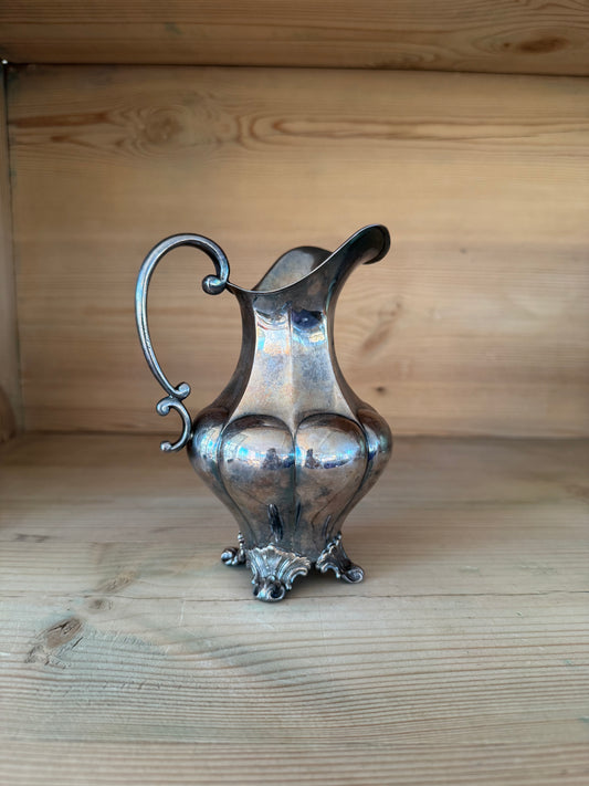 Gräddkanna i nysilver rokoko-inspirerad stil