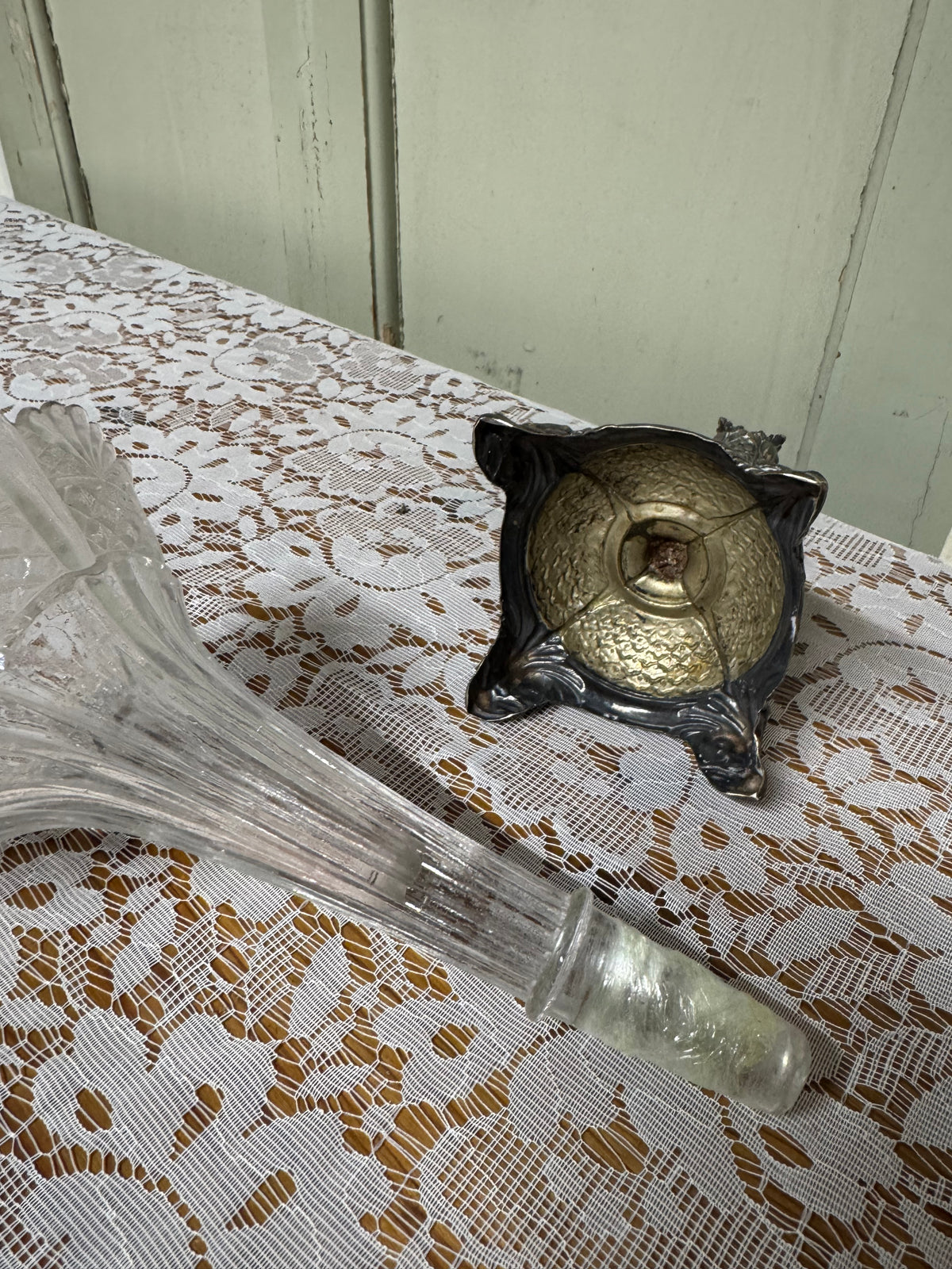 Glasvas med nysilverfot hög