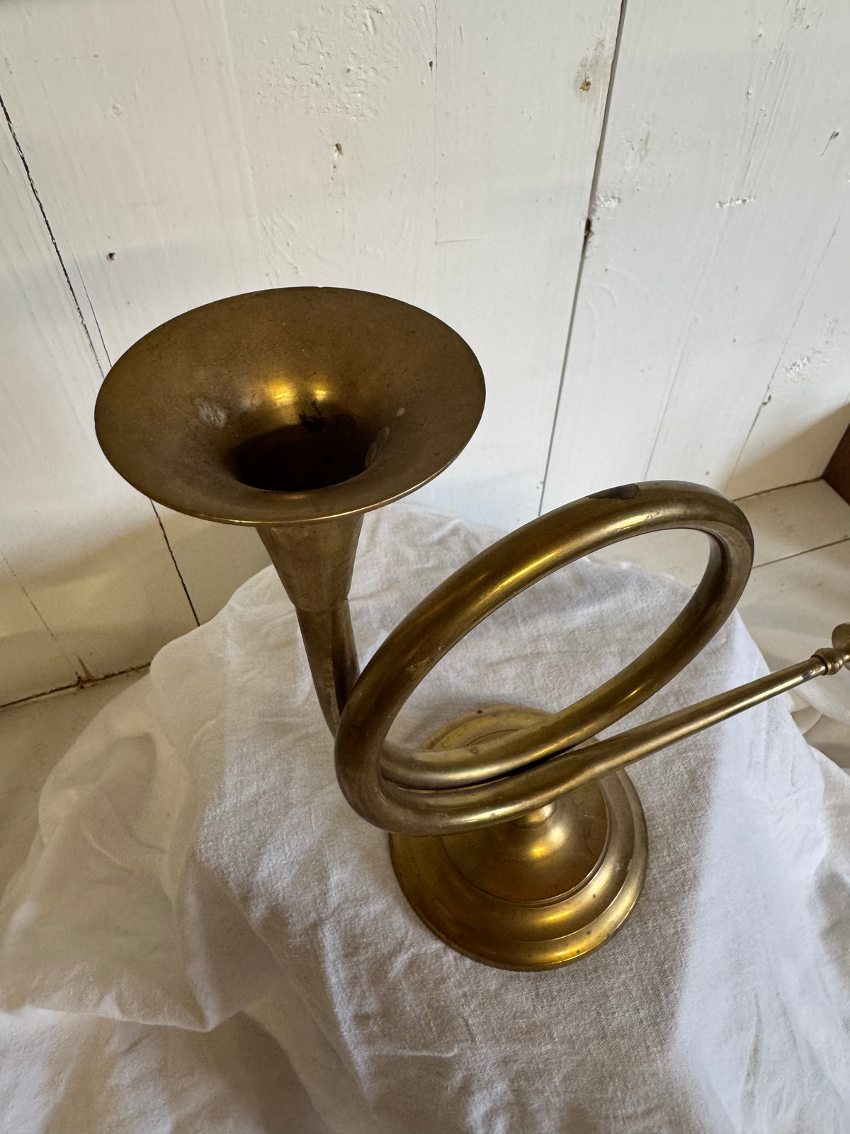 Trumpet ljusstake i mässing