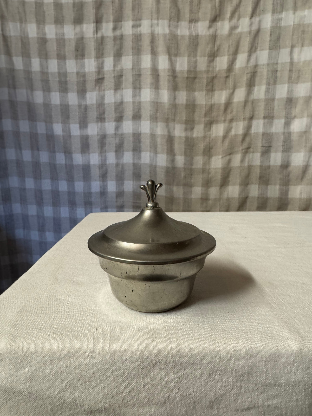 Art deco lockask i svenskt tenn