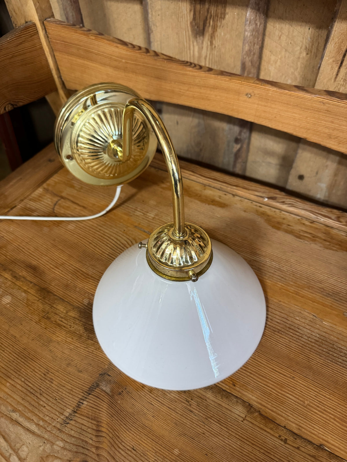 Vägghängd lampa