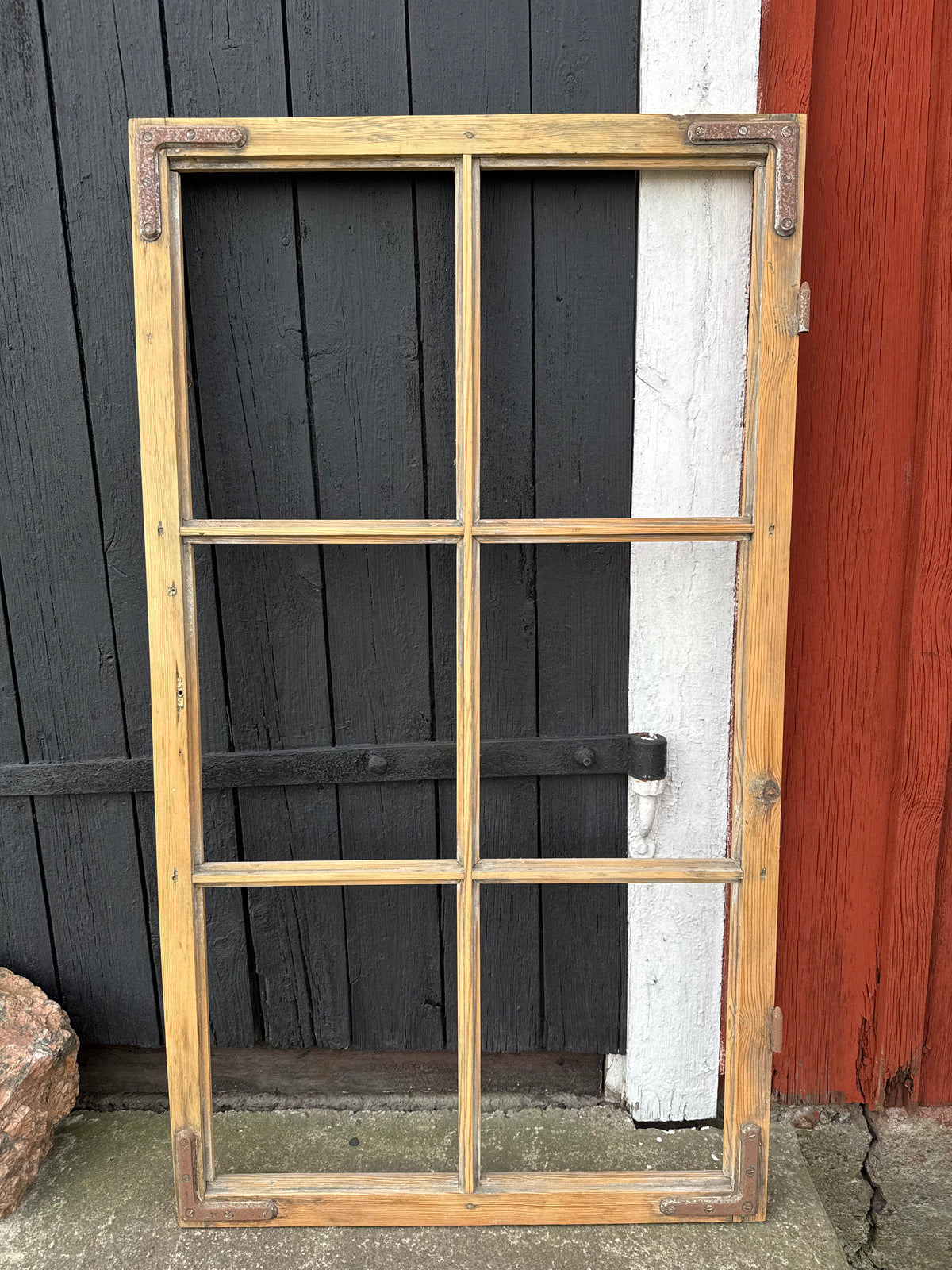 Äldre spröjsat fönster, fönsterbåge, byggnadsvård