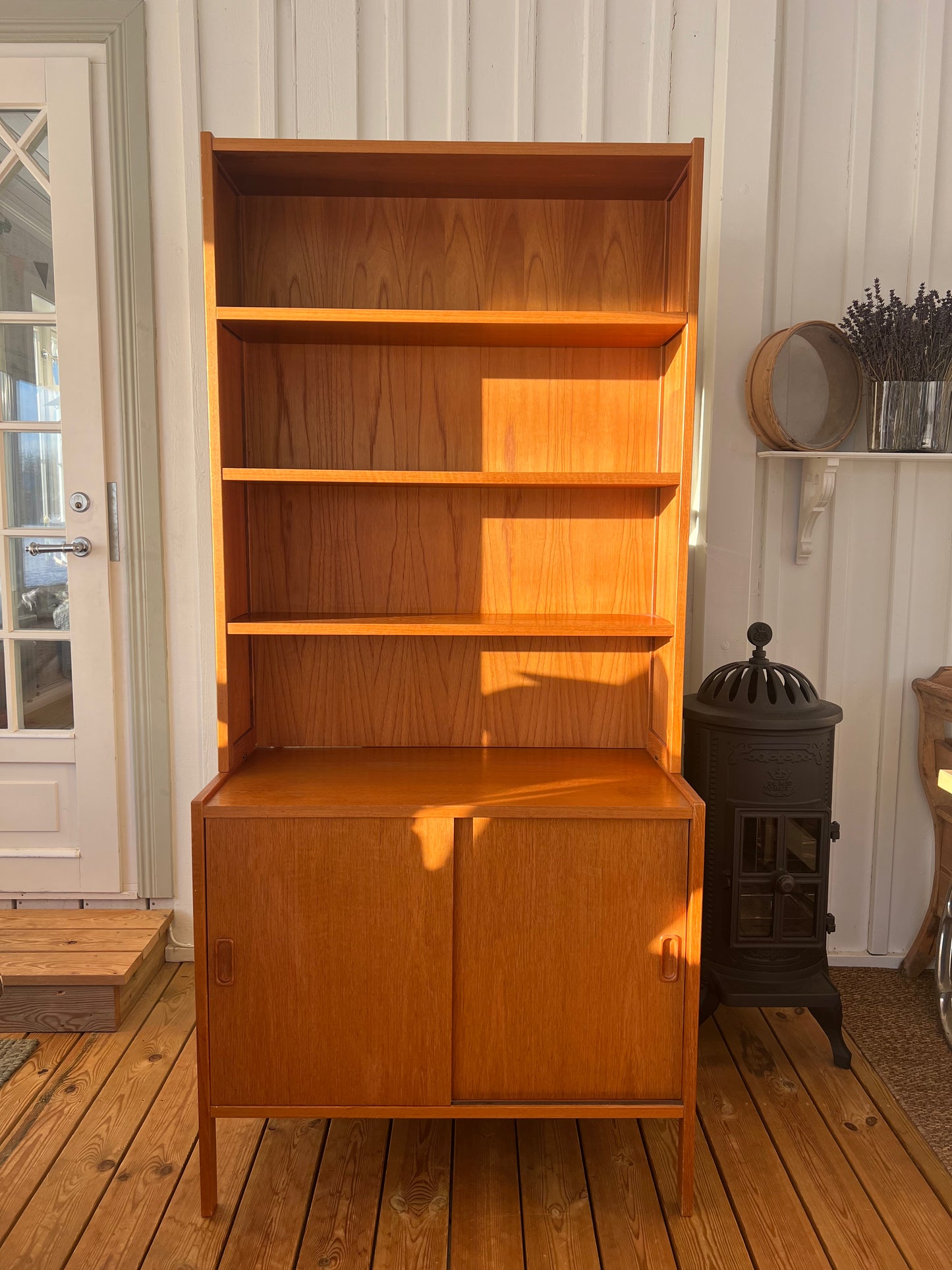 Teak bokhylla 60-tal med skjutdörrar