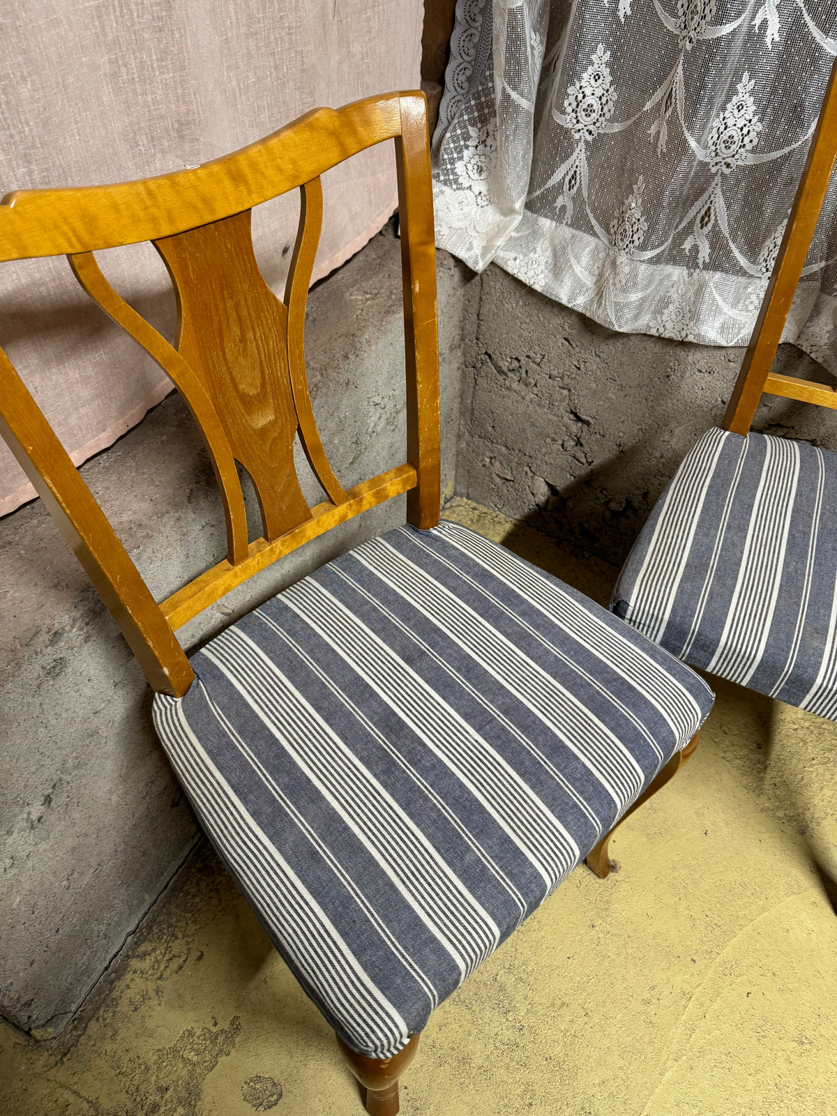 Paret stolar randig sits