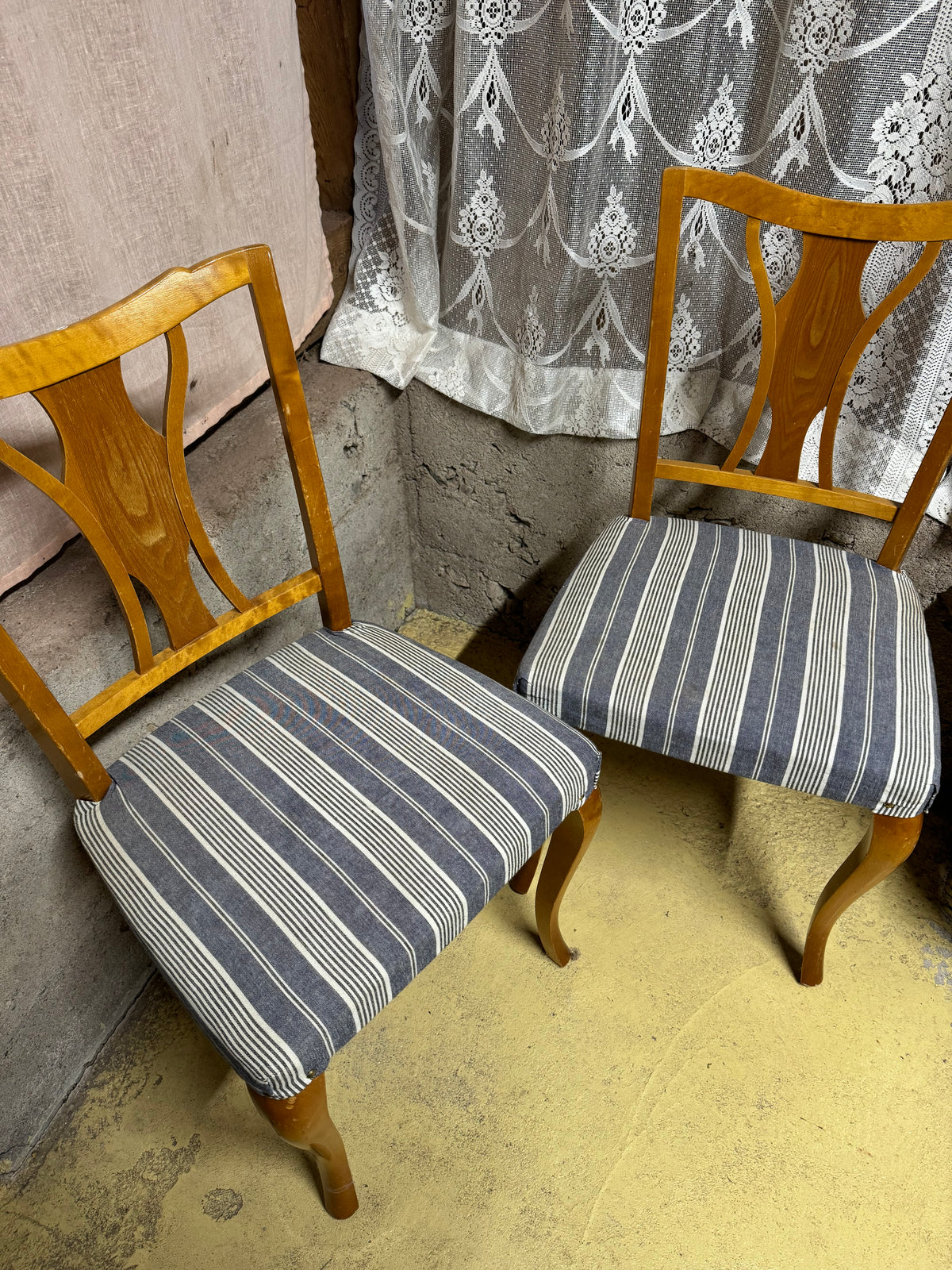 Paret stolar randig sits