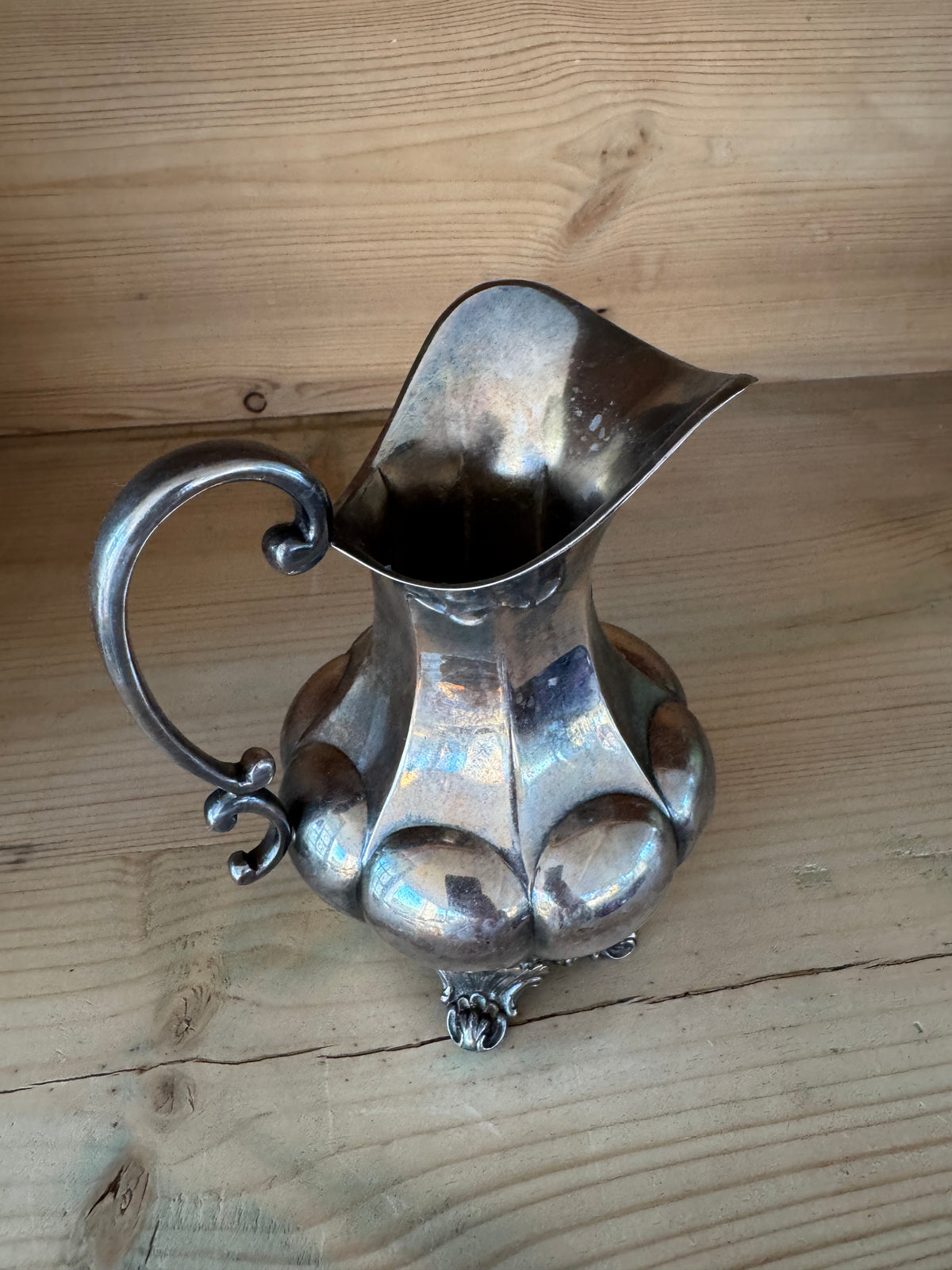 Gräddkanna i nysilver rokoko-inspirerad stil