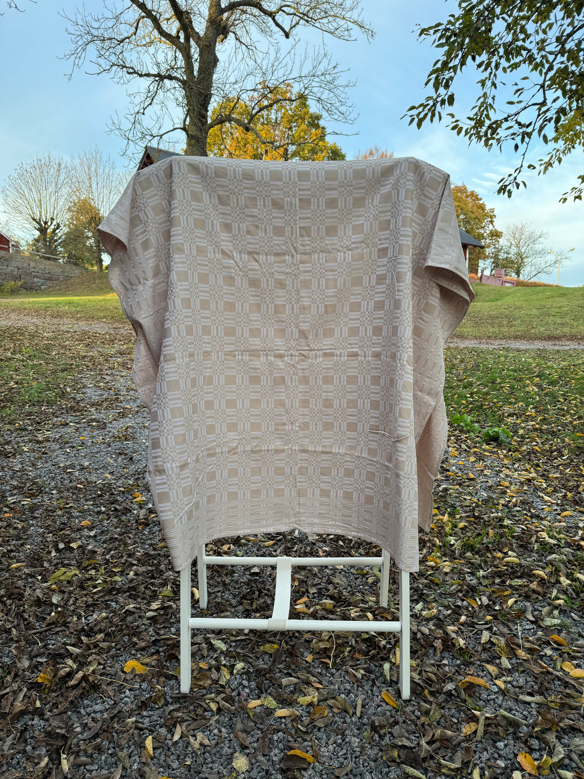 Beige mönstrad linneduk
