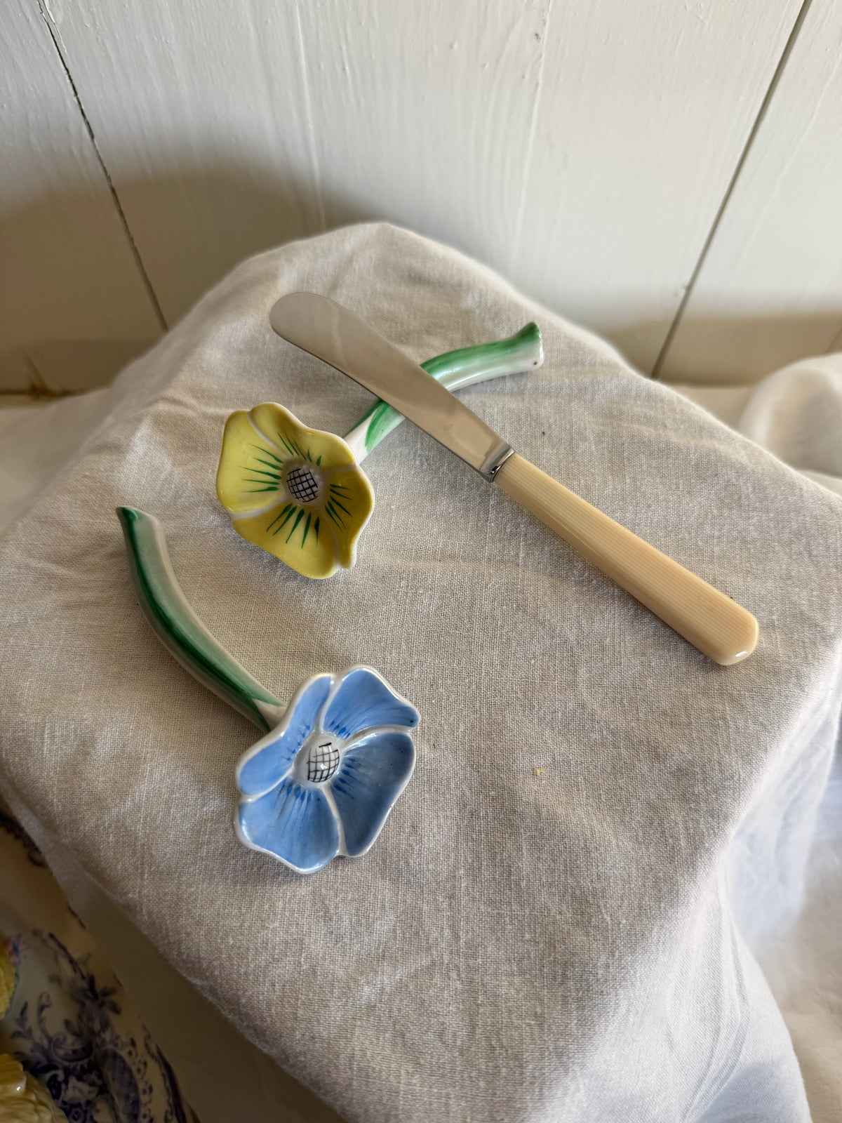 Knivlägg vårblommor - handmålat Hackefors