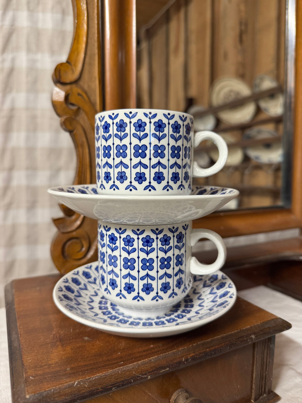 Paret blåvita kaffekoppar med fat Staffordshire England