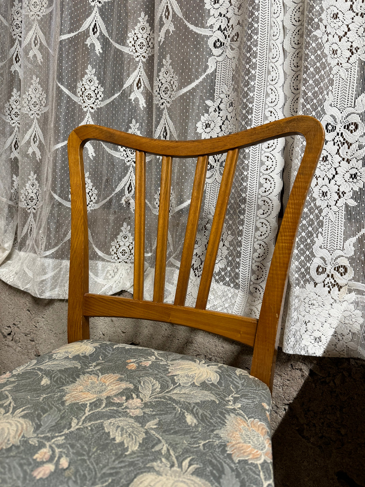 Paret stolar blommönstrad sits
