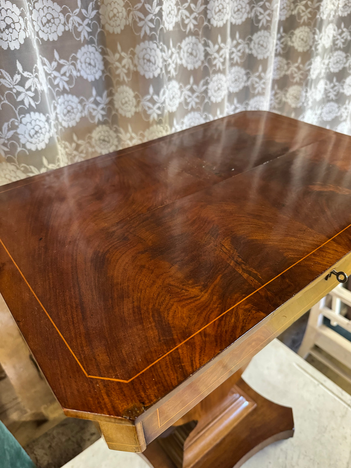 Sidobord empirestil, 1900-tal