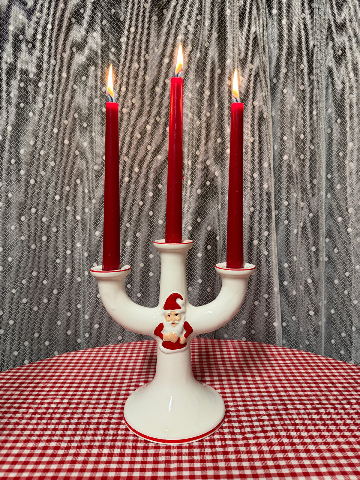 Trearmad porslinsljusstake med tomte