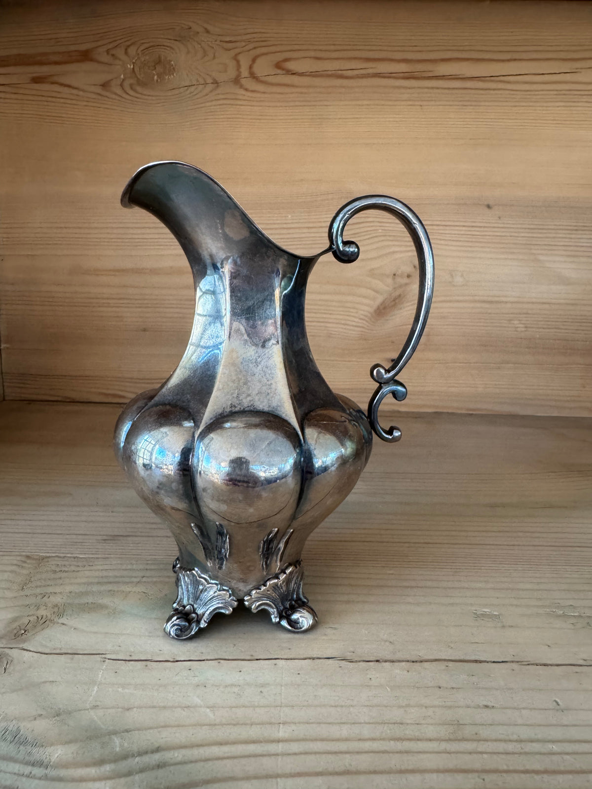Gräddkanna i nysilver rokoko-inspirerad stil