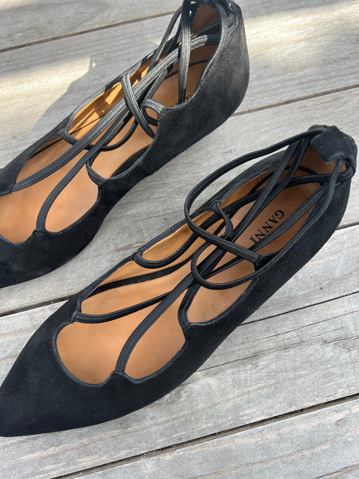 GANNI ballerina med remmar
