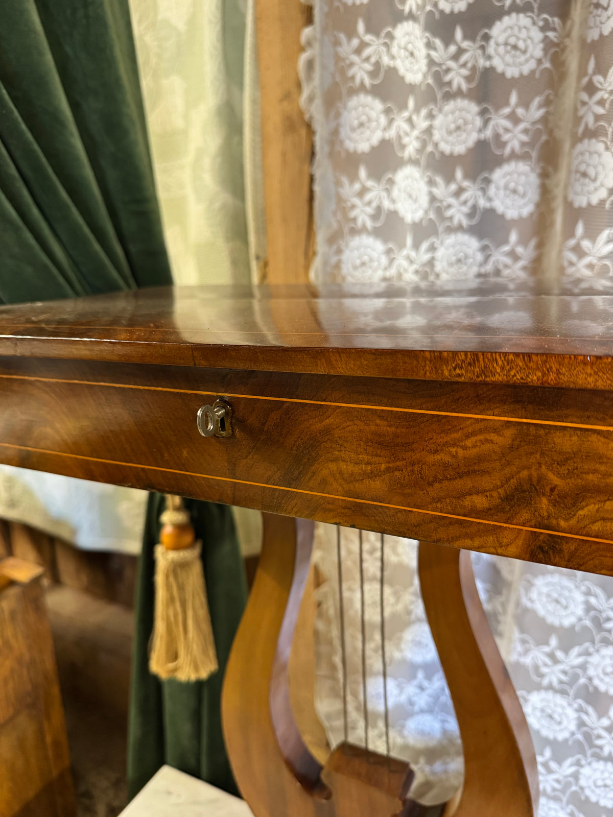 Sidobord empirestil, 1900-tal
