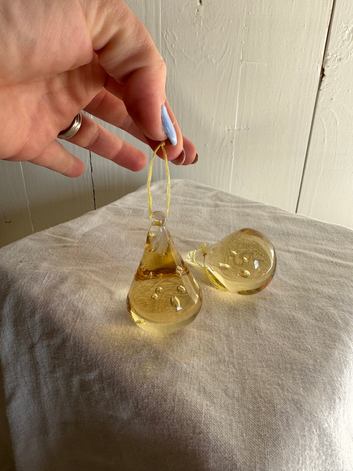 Gula tyngre glasdroppar, 2st
