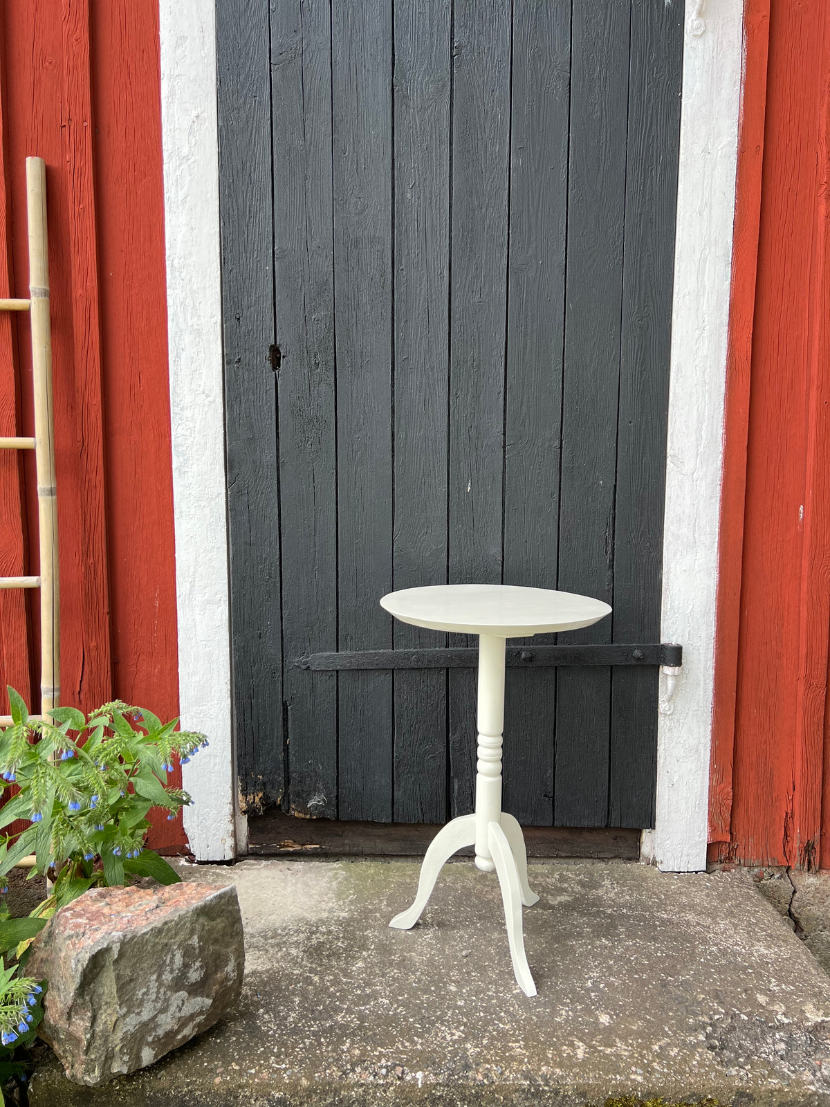 Vitt piedestalbord
